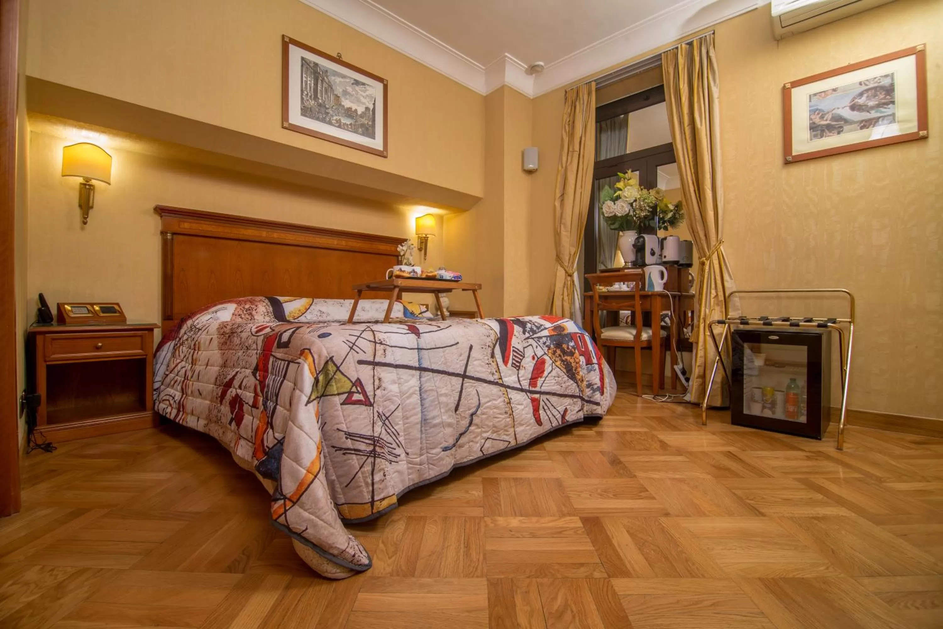 Photo of the whole room, Bed in Luxury Rooms H 2000 Roma