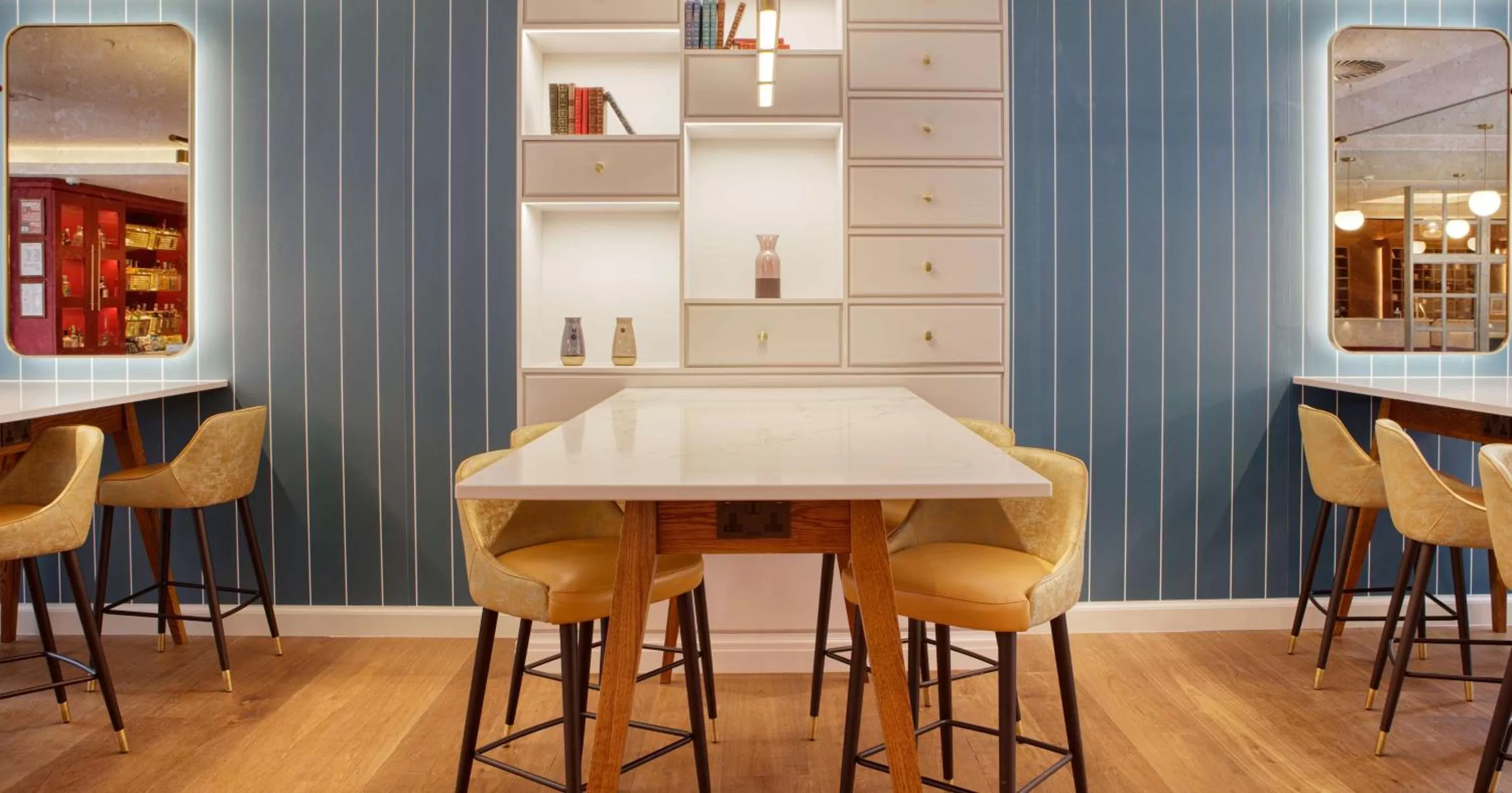 Lounge or bar in DoubleTree by Hilton Bath