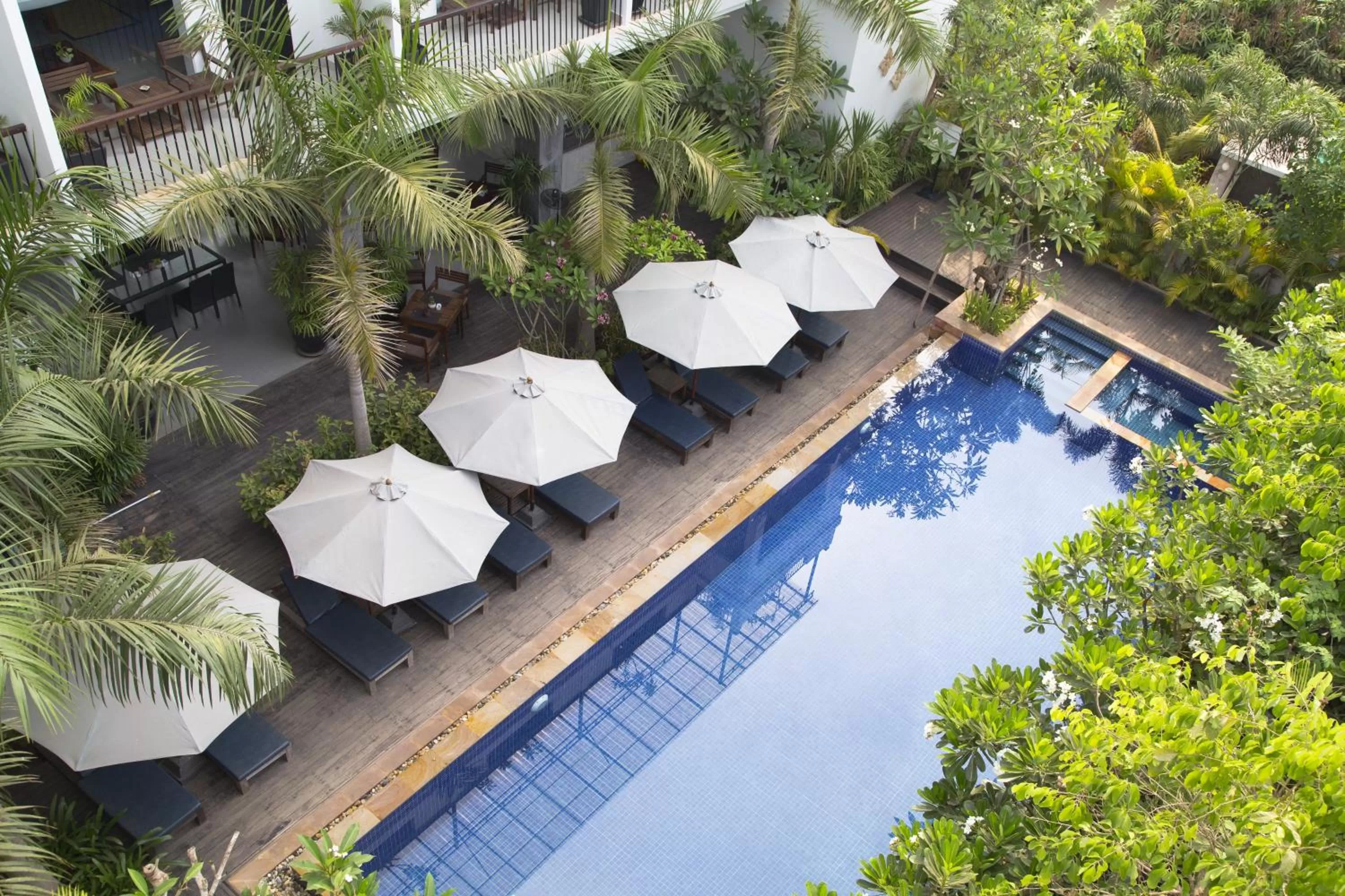 Swimming pool in Landing Gold by Amatak