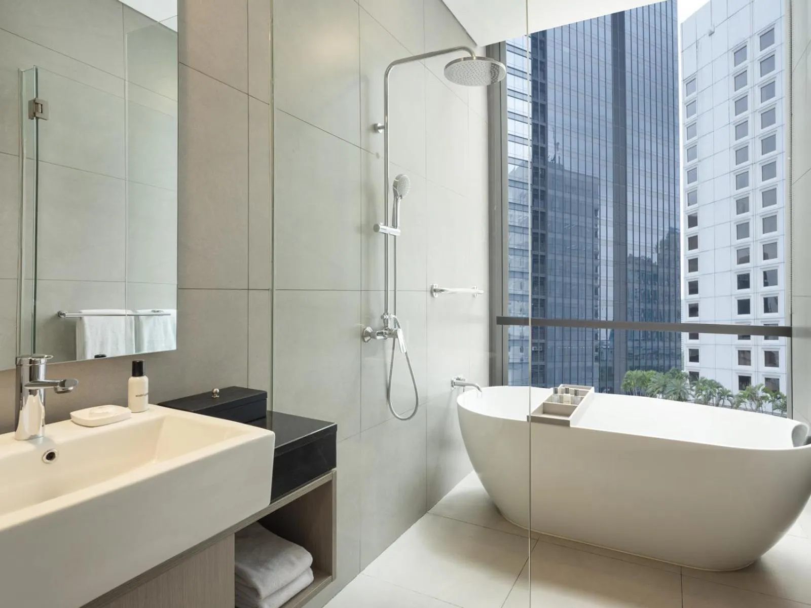 Shower, Bathroom in Crowne Plaza Jakarta Residences, an IHG Hotel