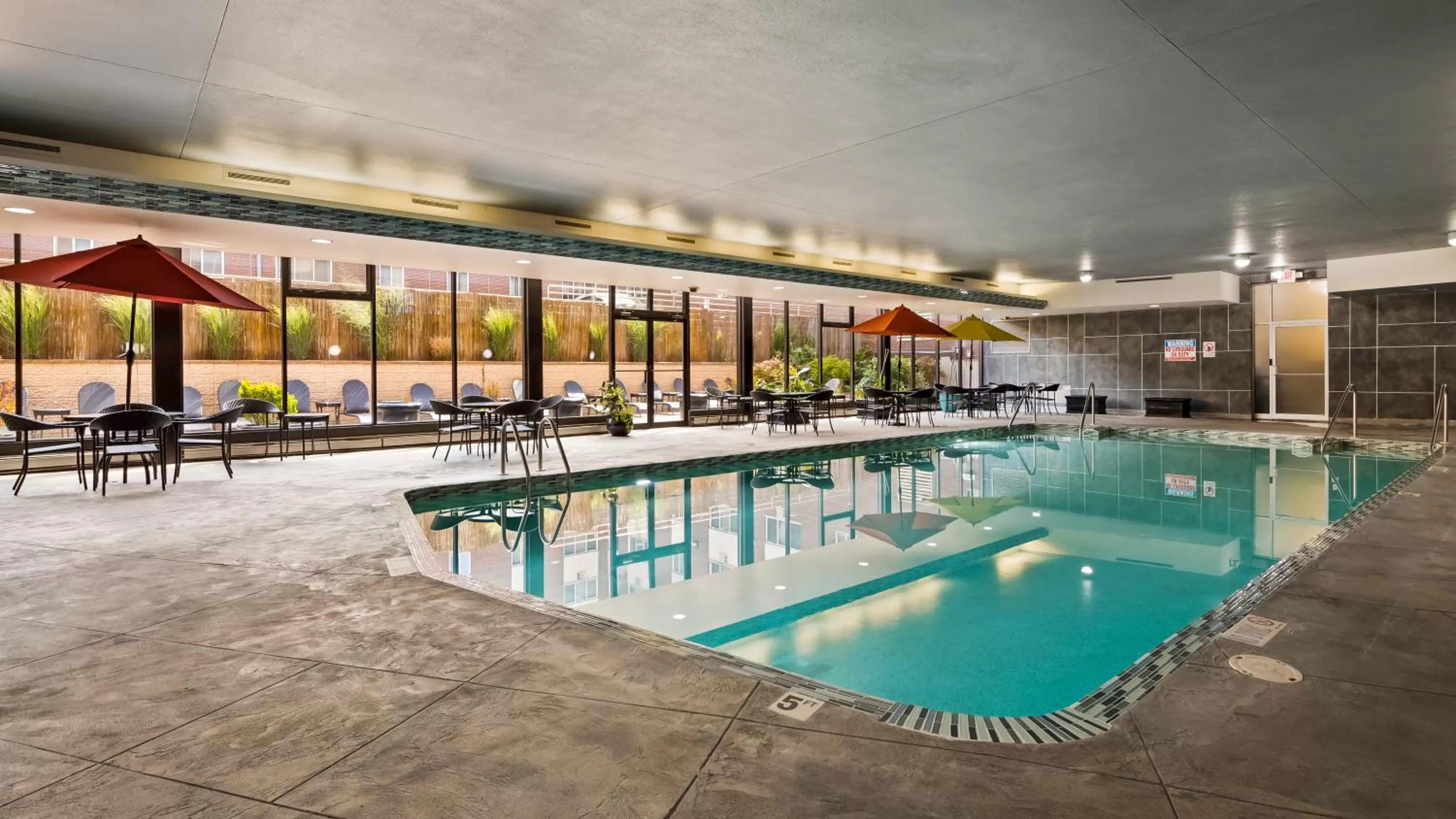 Swimming pool in Best Western Plus Milwaukee West