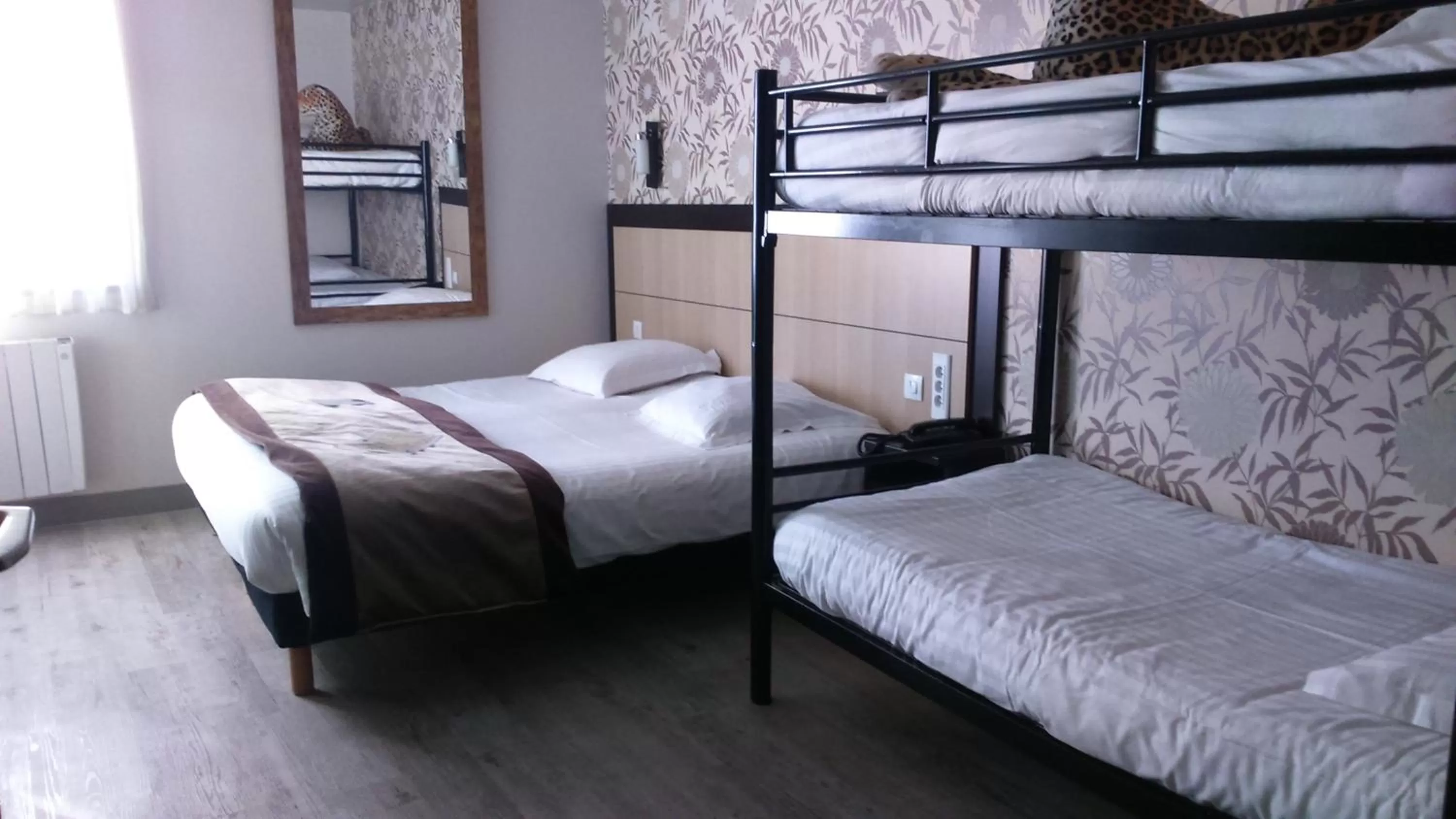 bunk bed, Bed in Hôtel Le Bayeux