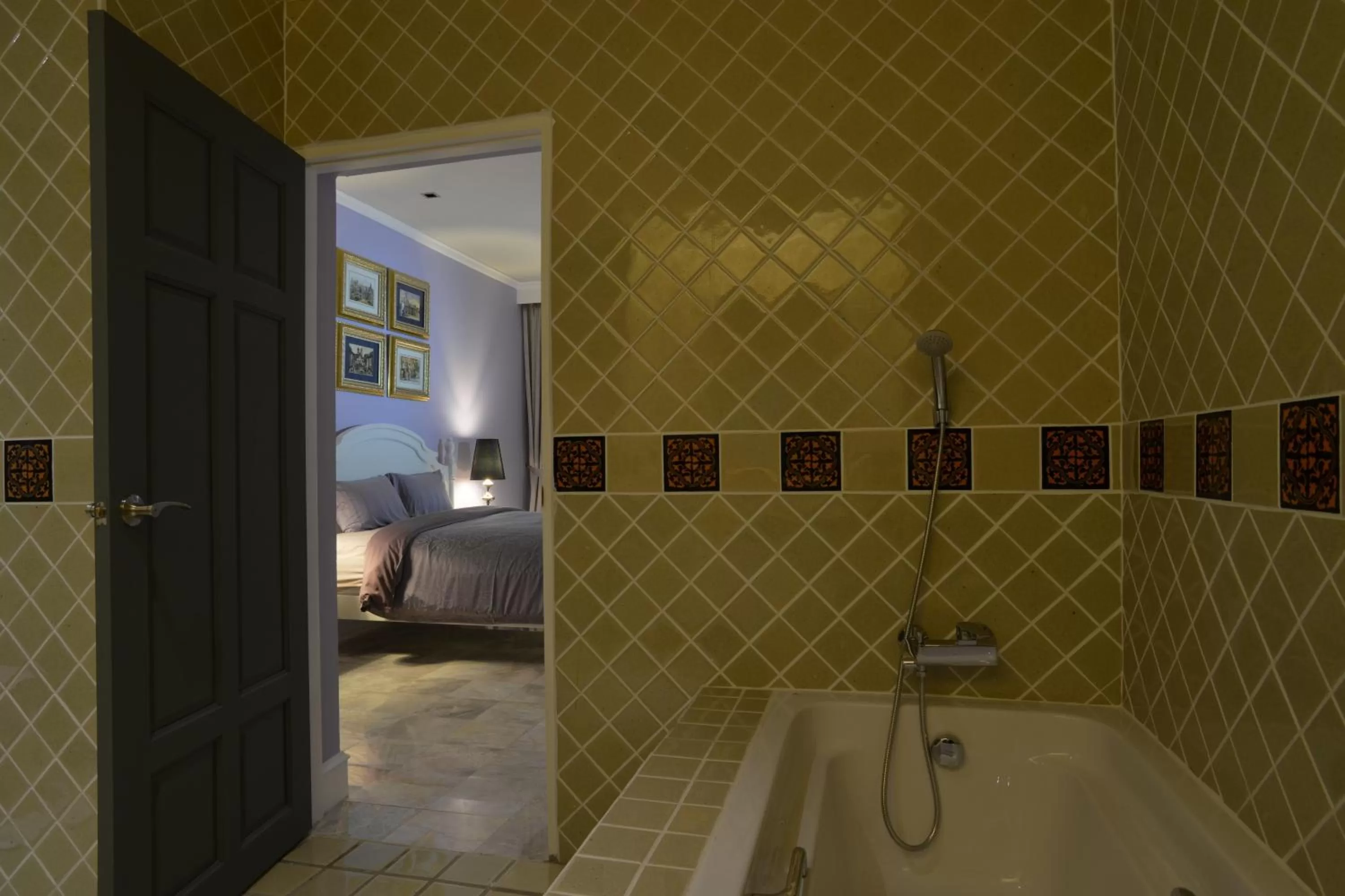 Bathroom in At Pingnakorn Huaykaew