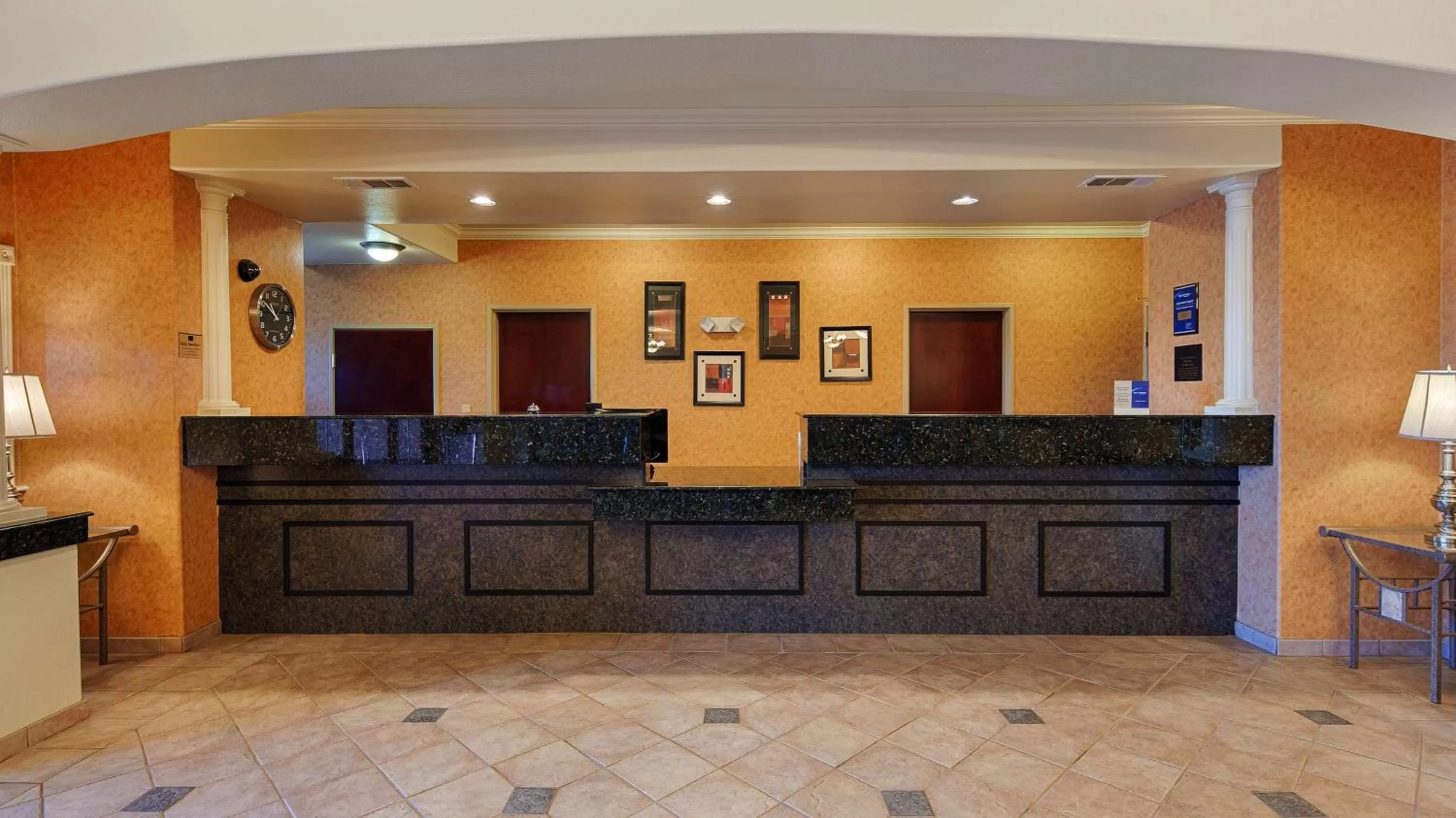 Lobby or reception in Best Western Inn & Suites - Henrietta