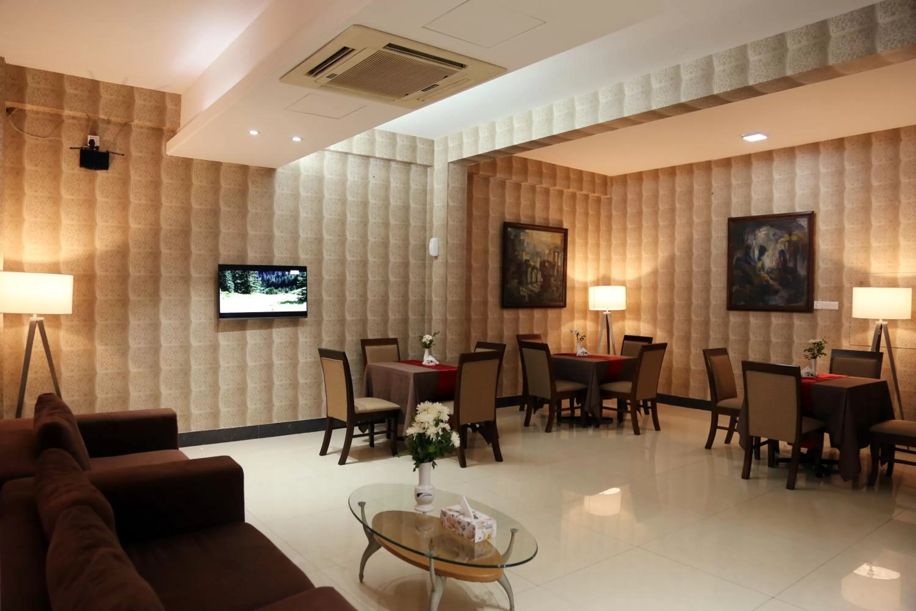 Communal lounge/ TV room in Civic Inn