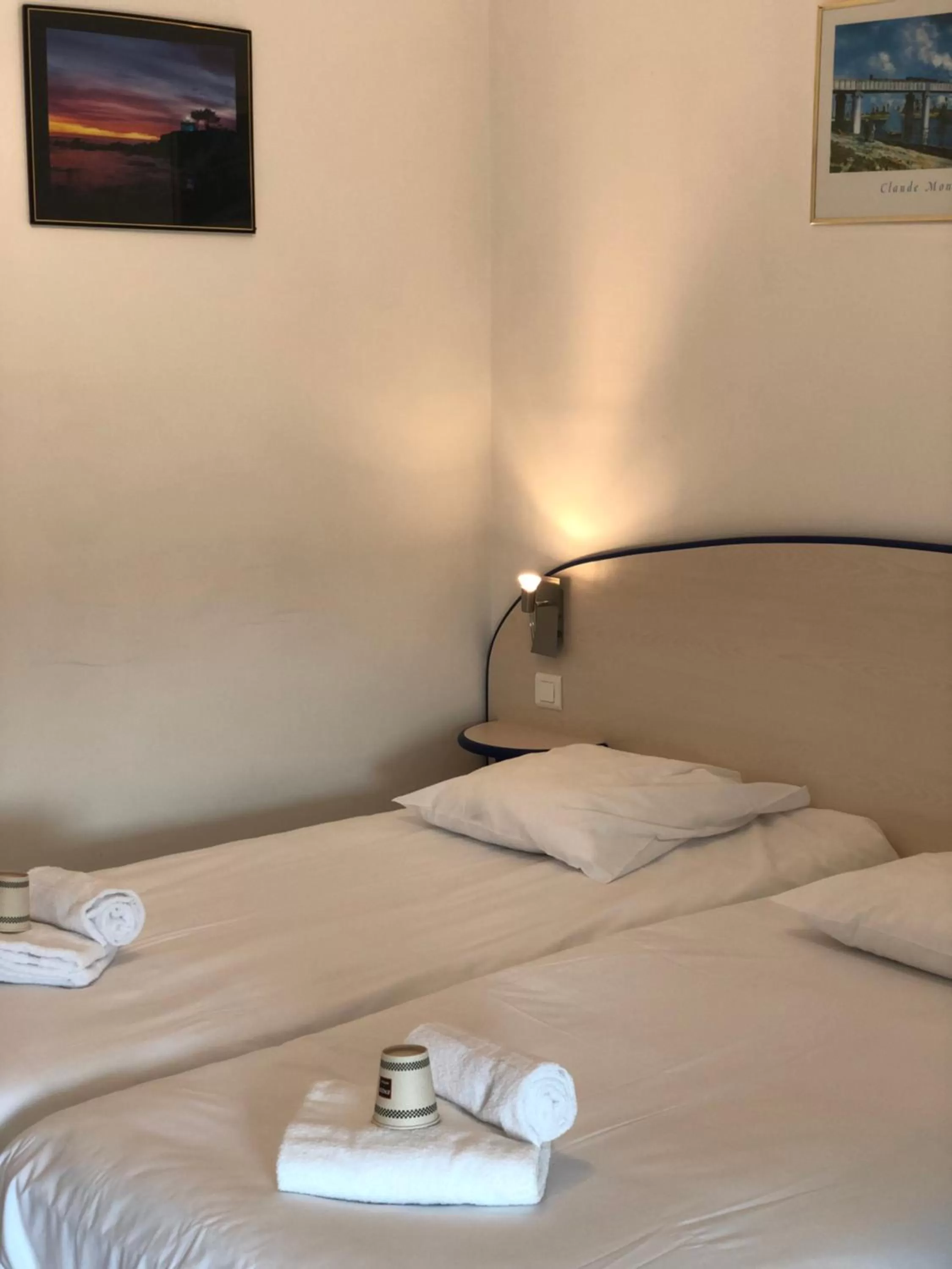 Bedroom, Bed in Enzo Hotels Neufchâteau by Kyriad Direct