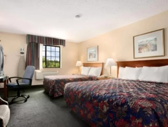 Photo of the whole room, Bed in Days Inn by Wyndham Keene NH