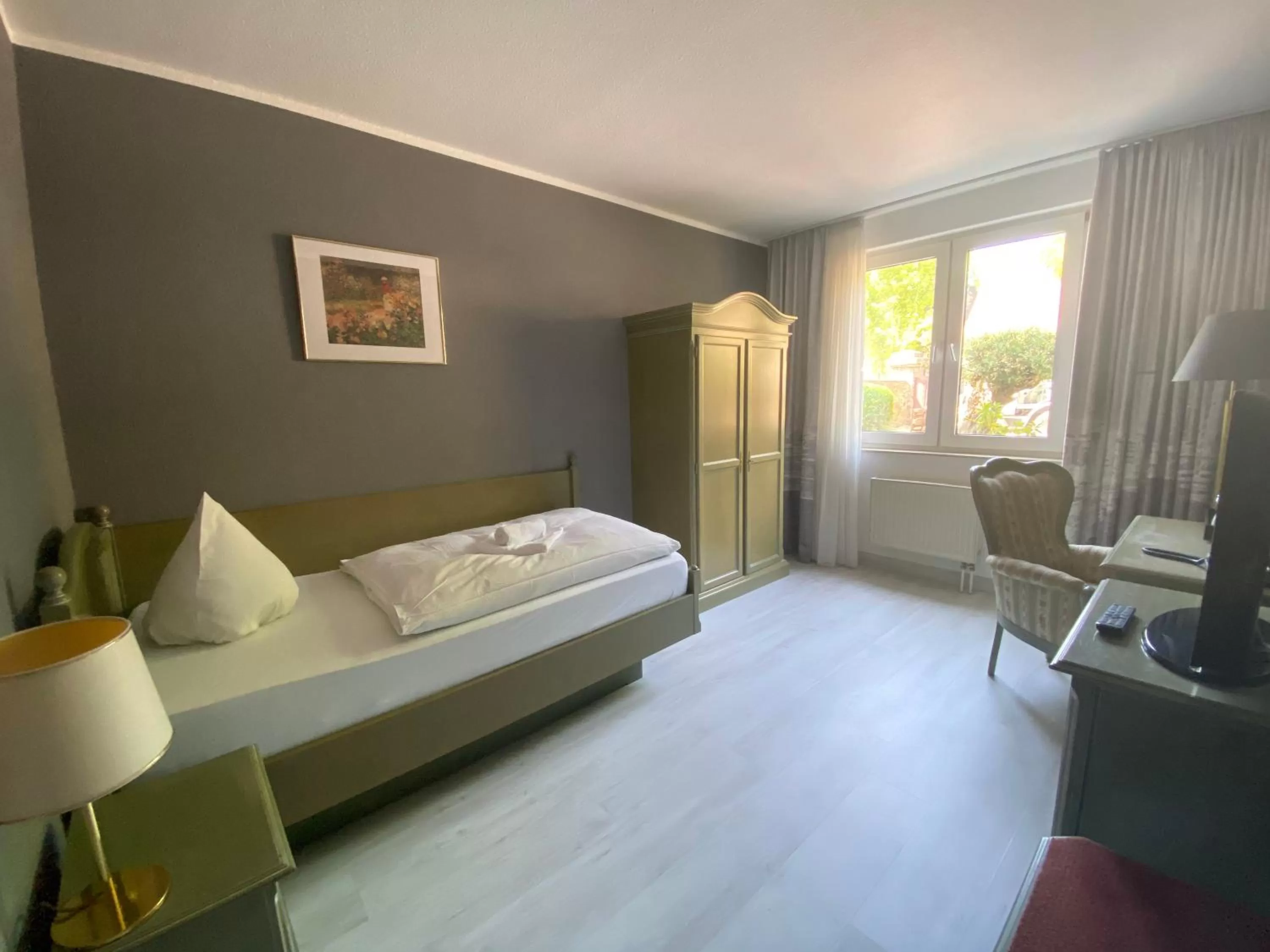 Decorative detail, Bed in SL'otel im Parforcehaus