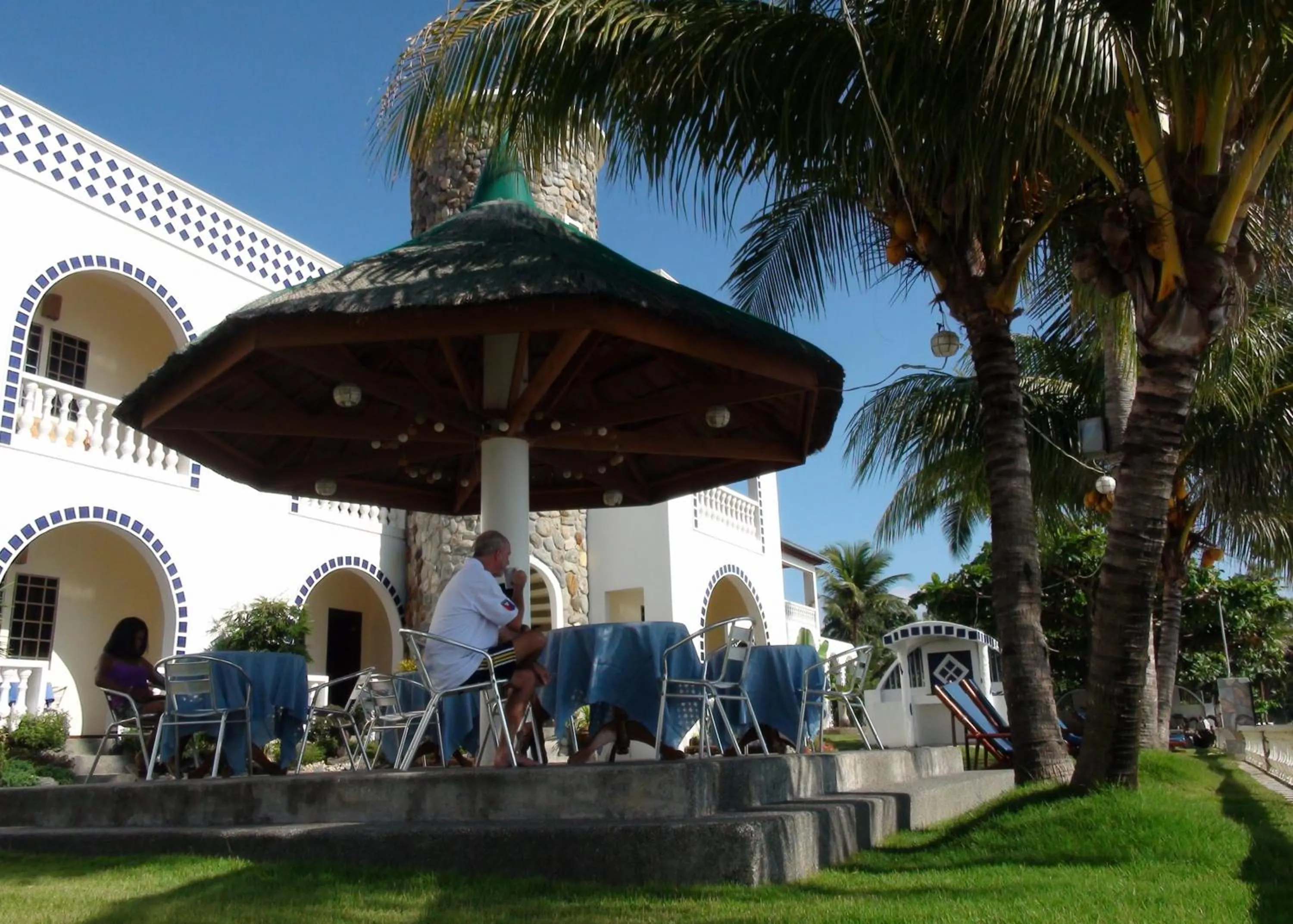 People in Squares Beachside Apartments