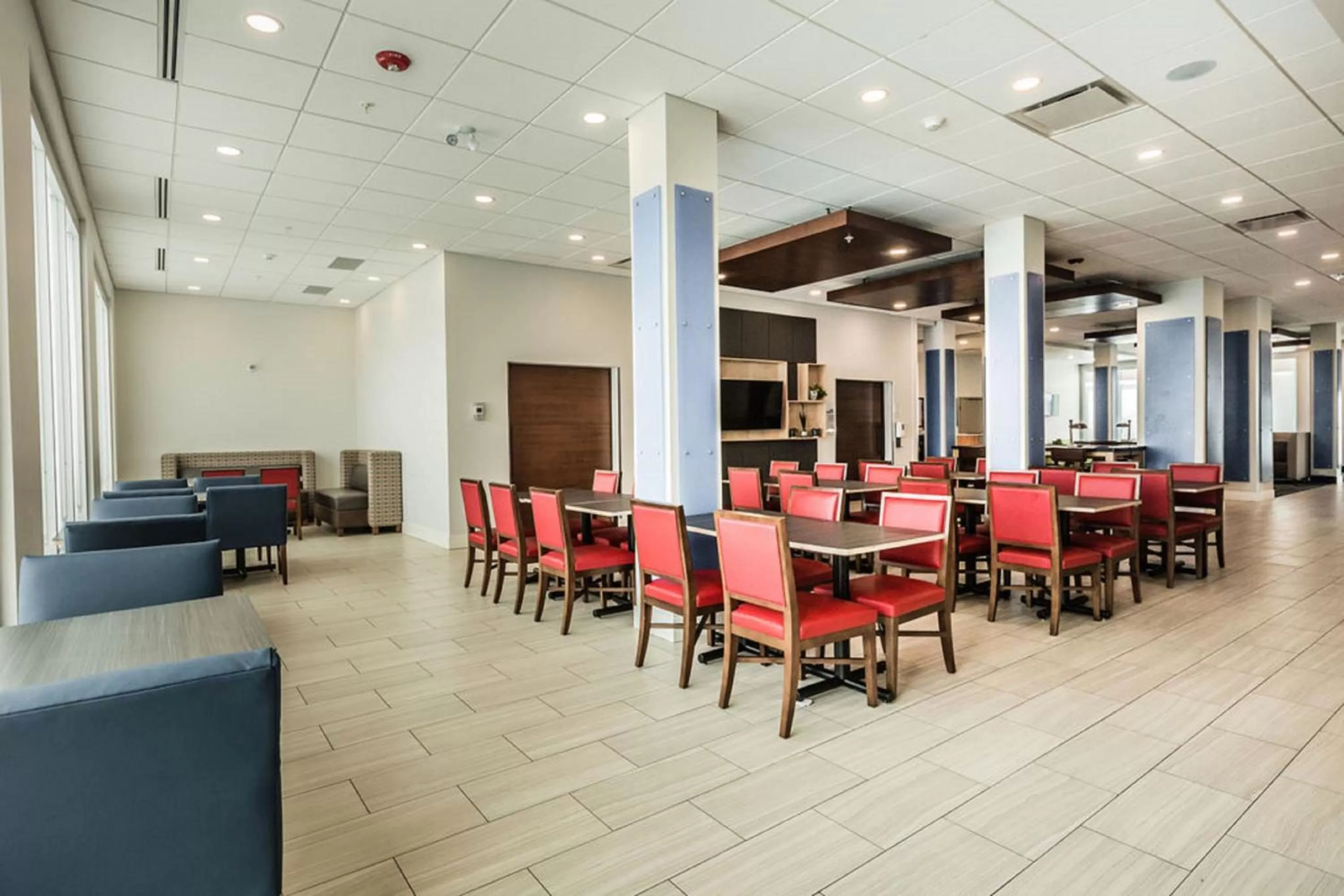 Breakfast in Holiday Inn Express & Suites Edmonton N - St Albert by IHG