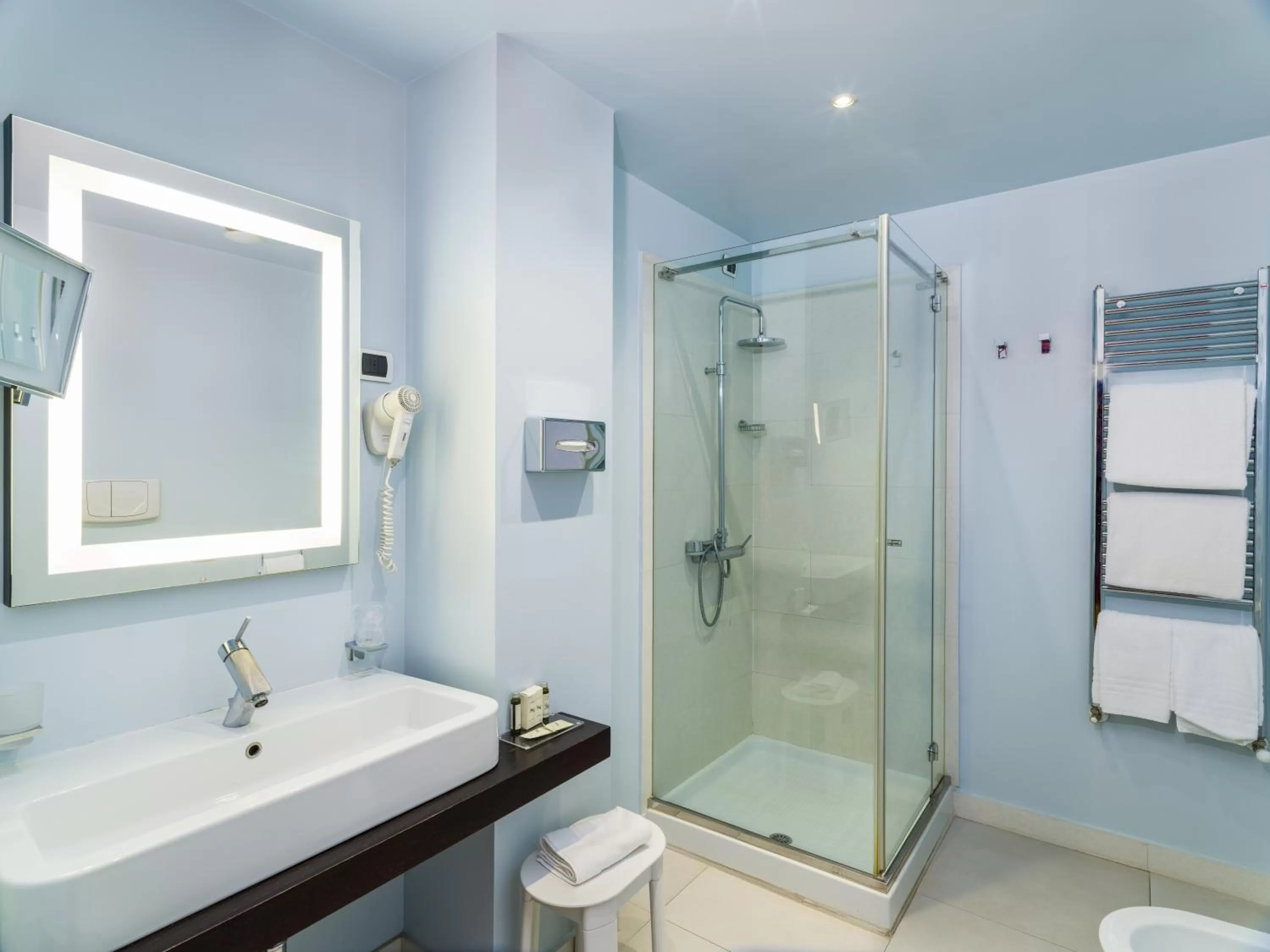 Shower in Grand Hotel Tiziano E Dei Congressi