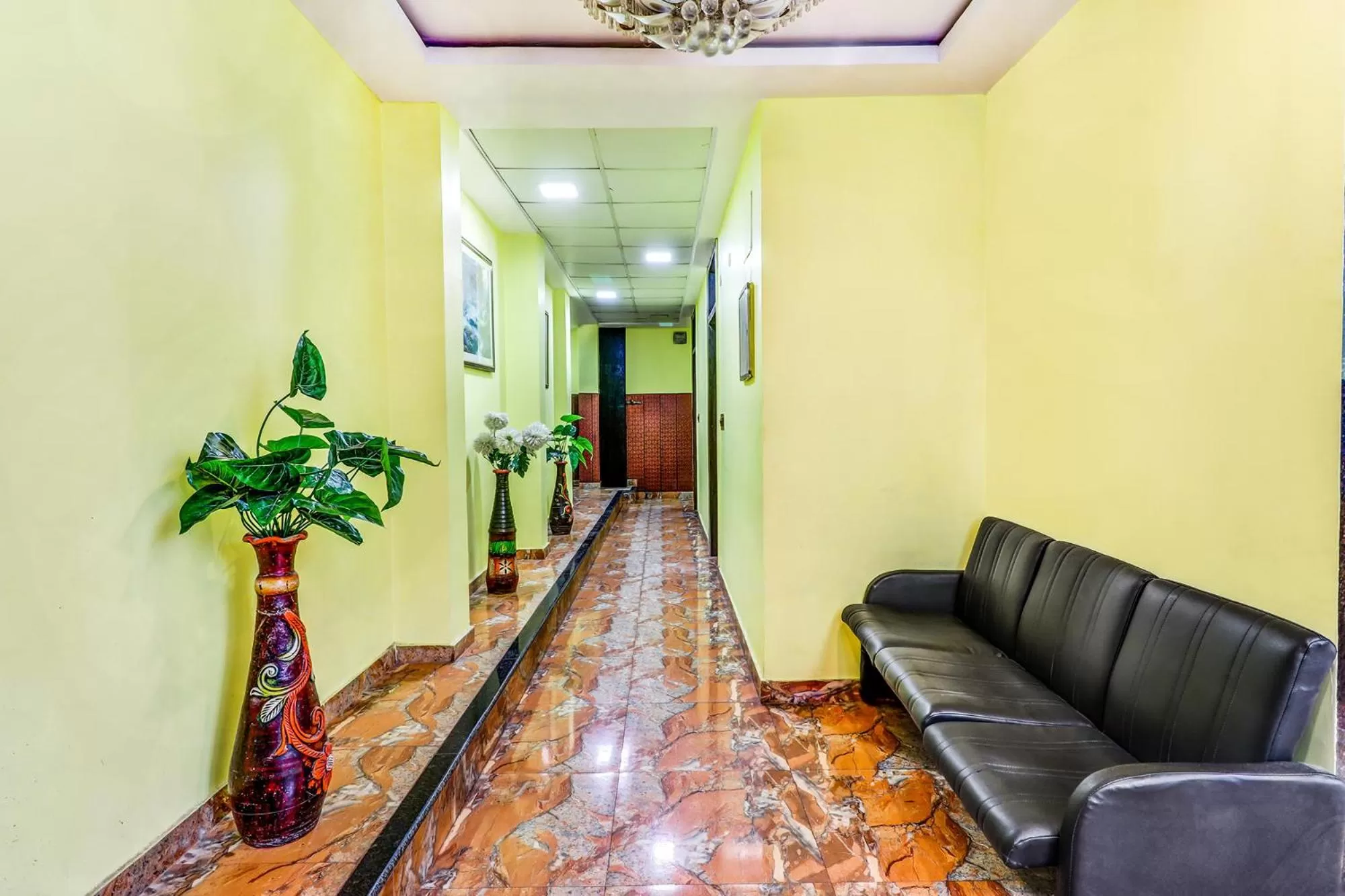 Lobby or reception in FabHotel Gazal Residency Mahanagar