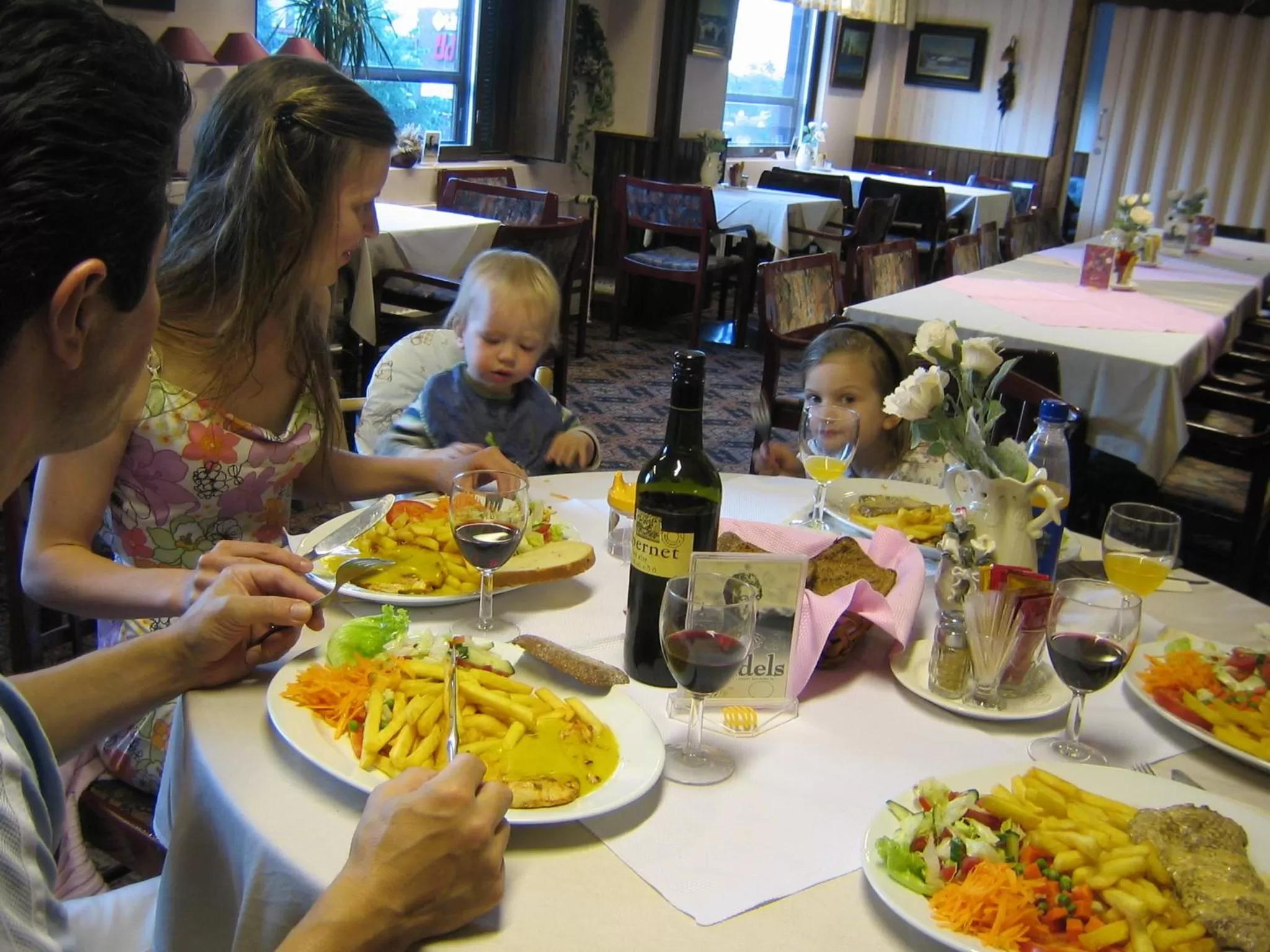 Restaurant/places to eat in Hotelli Sandels