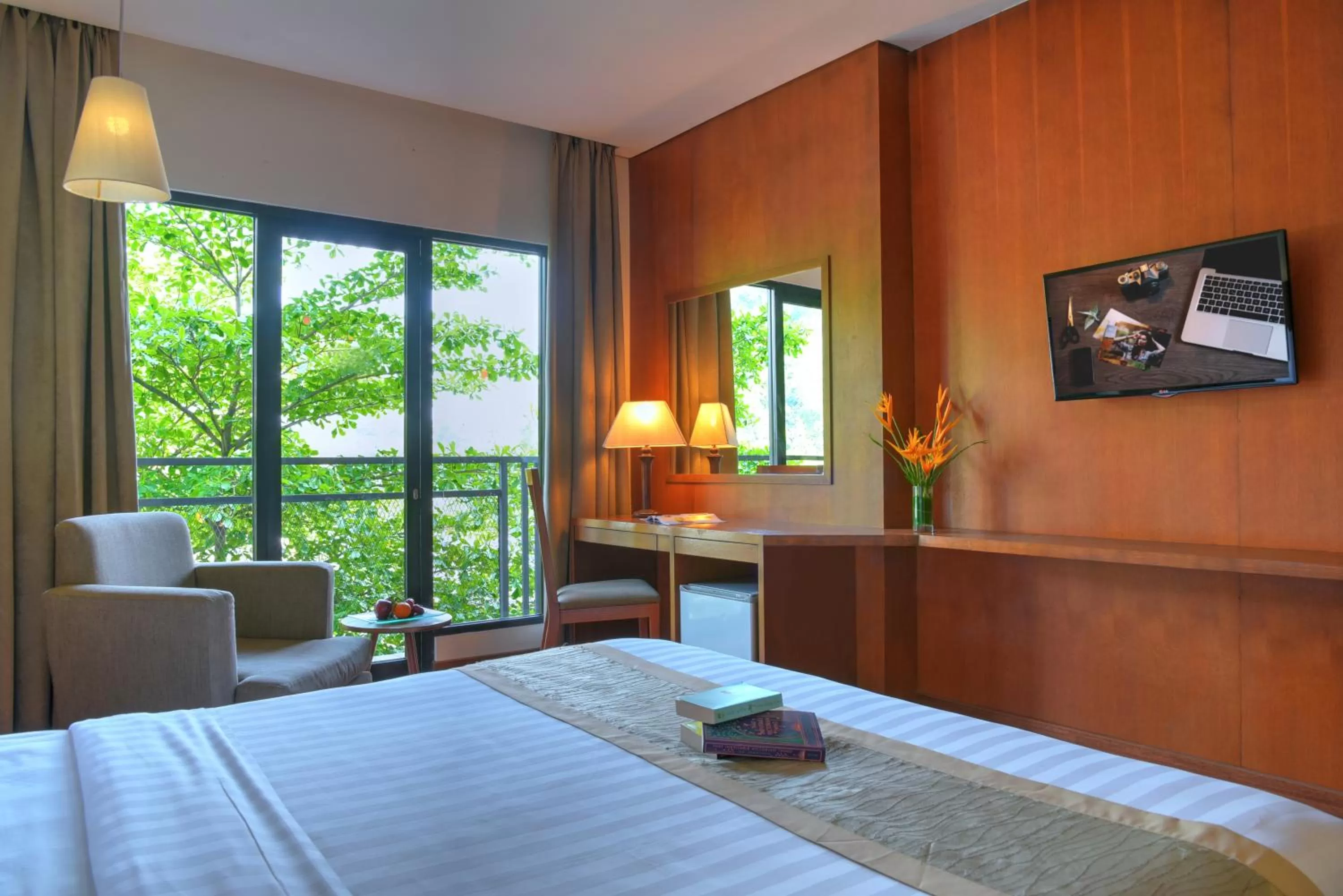 Bedroom, Bed in Oak Tree Emerald Hotel & Coventions Semarang