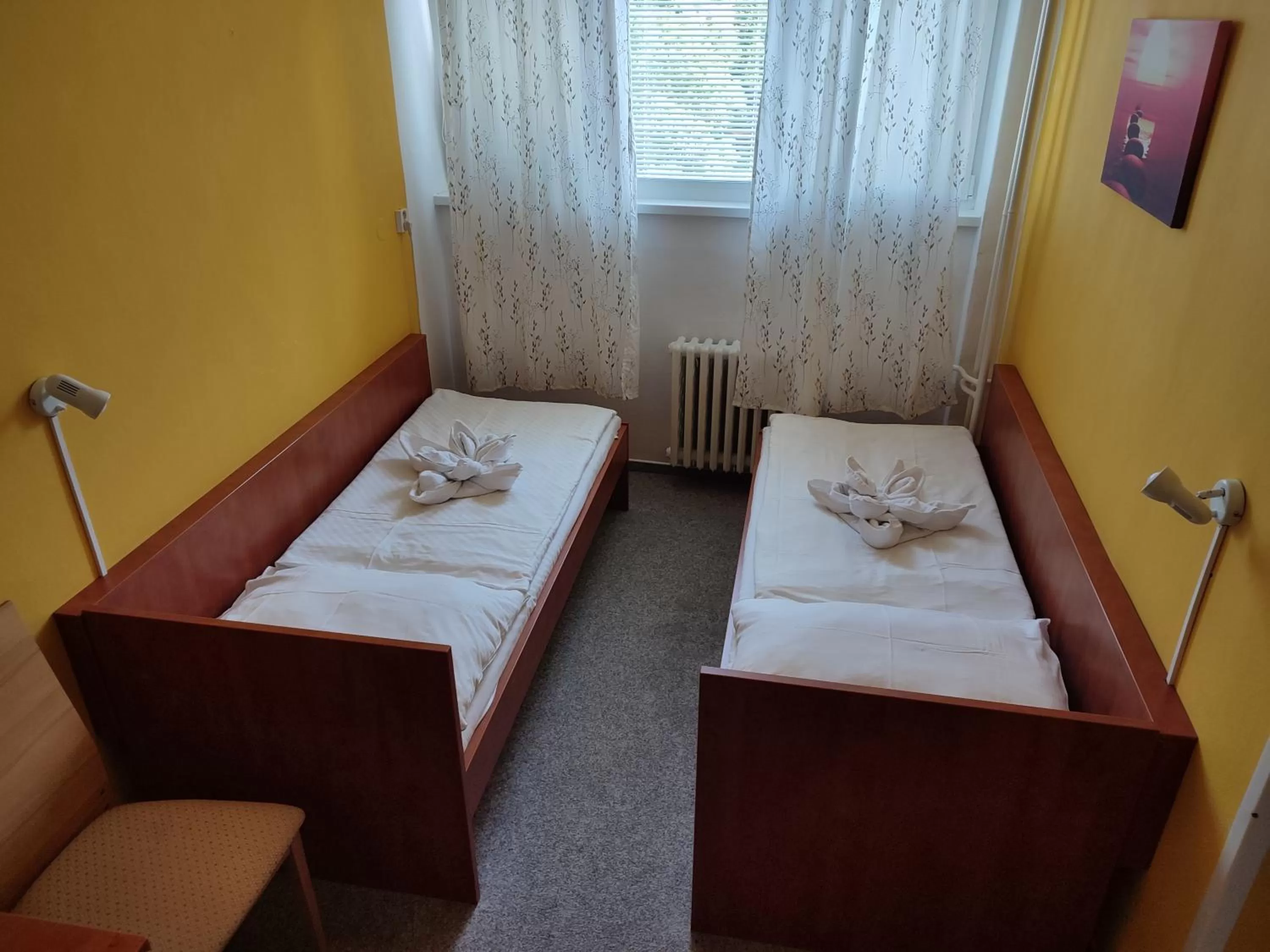 Bed in BEST Hotel Garni