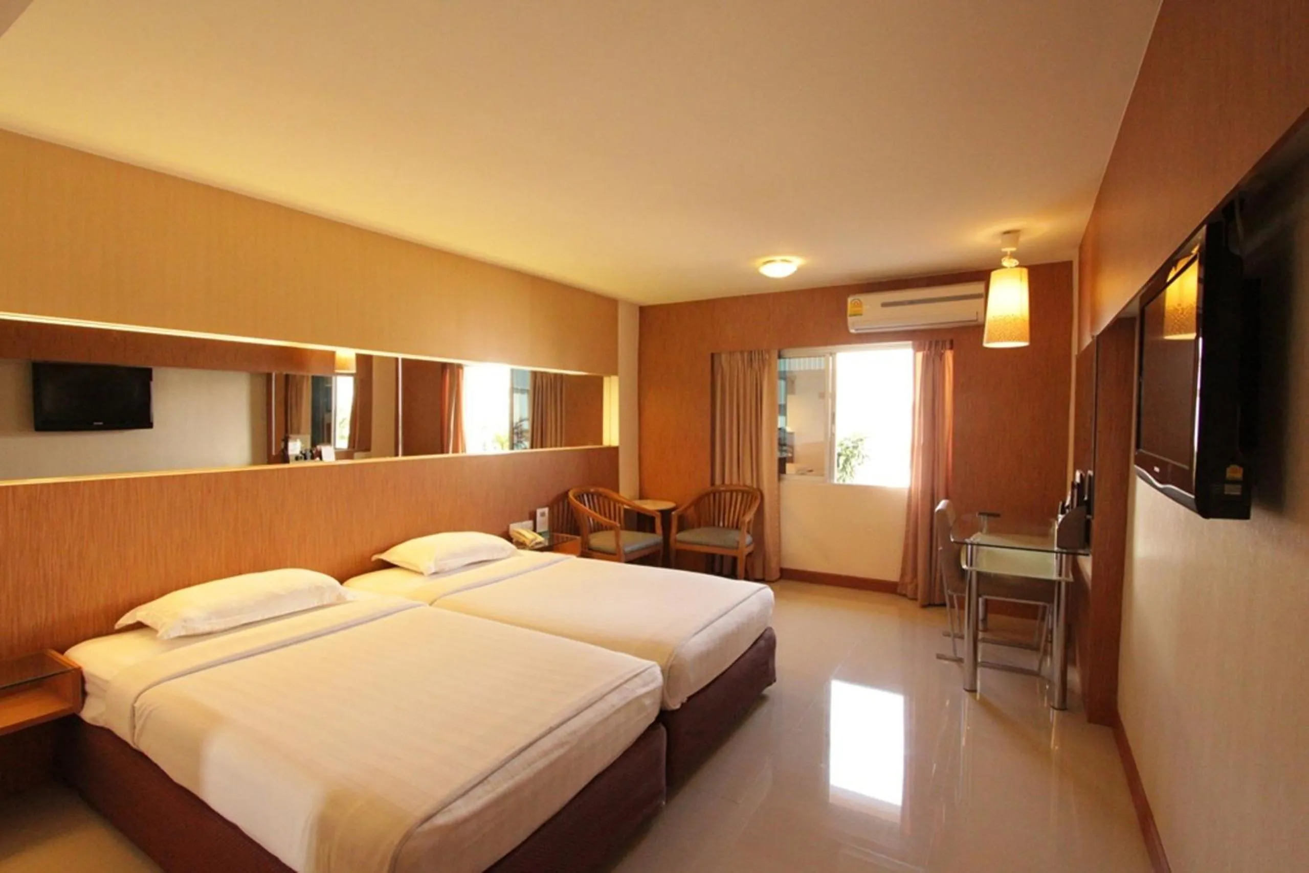 Bedroom, Bed in Golden City Rayong Hotel