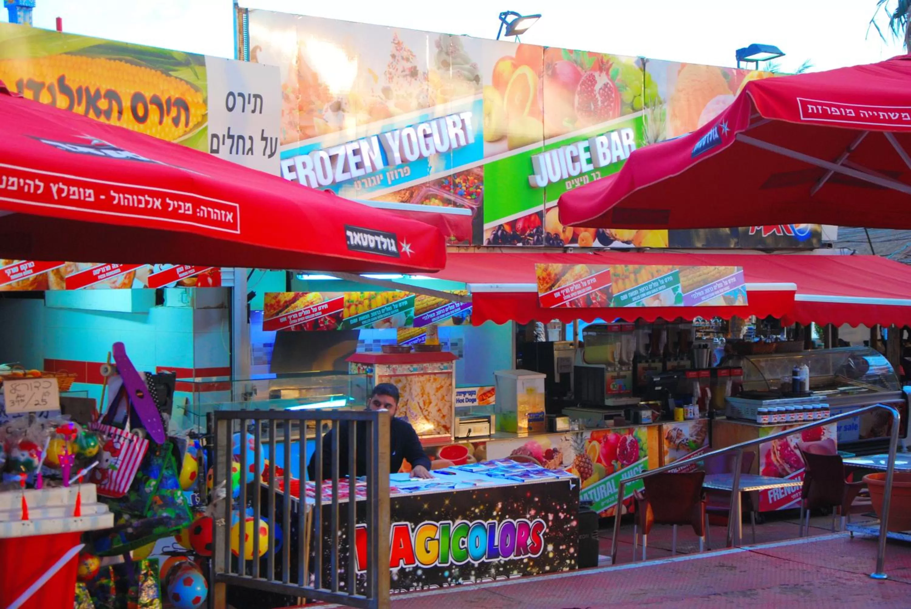 Restaurant/places to eat in Hotel Maman