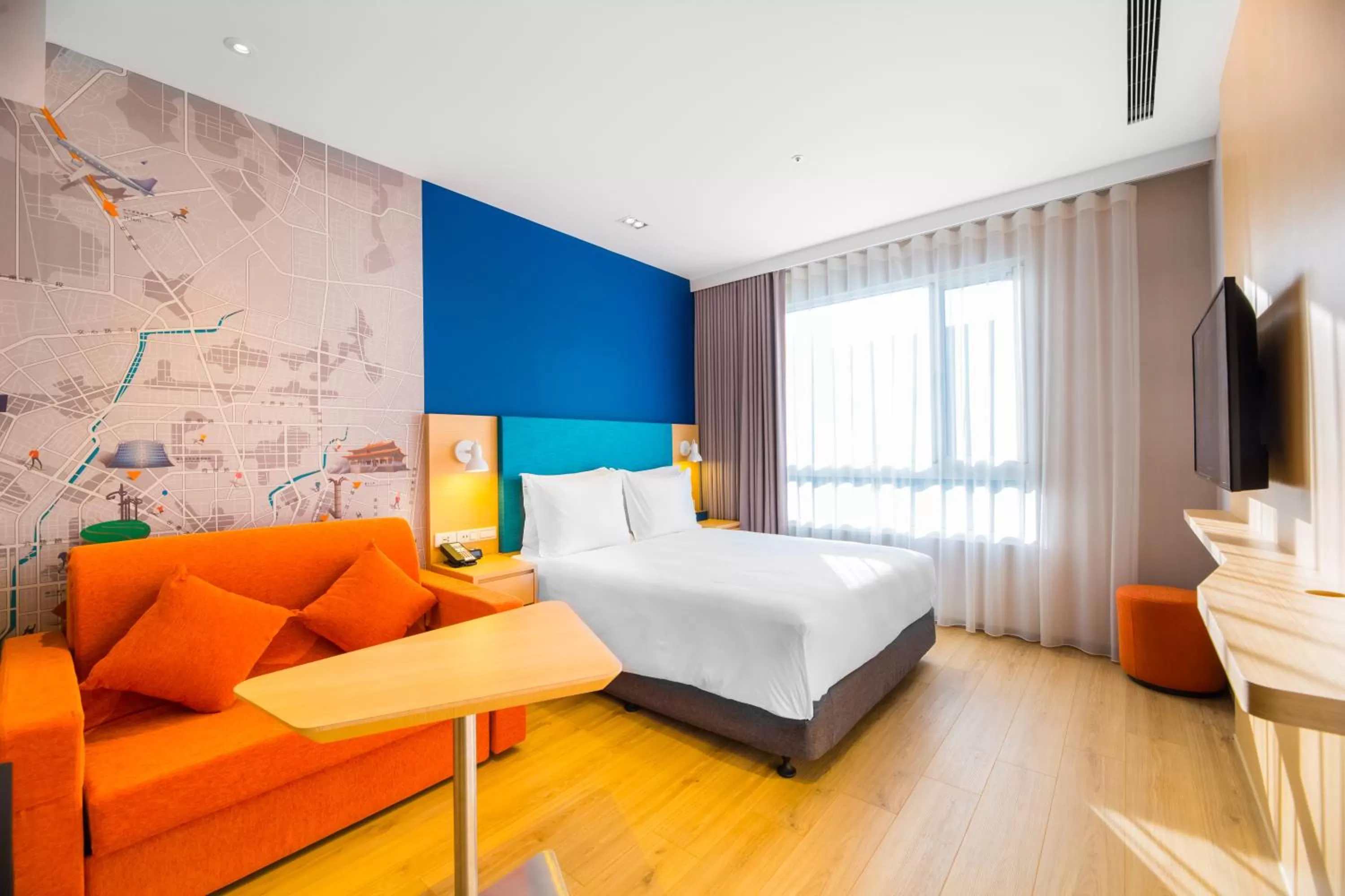 Photo of the whole room, Bed in Holiday Inn Express Taichung Fengchia by IHG