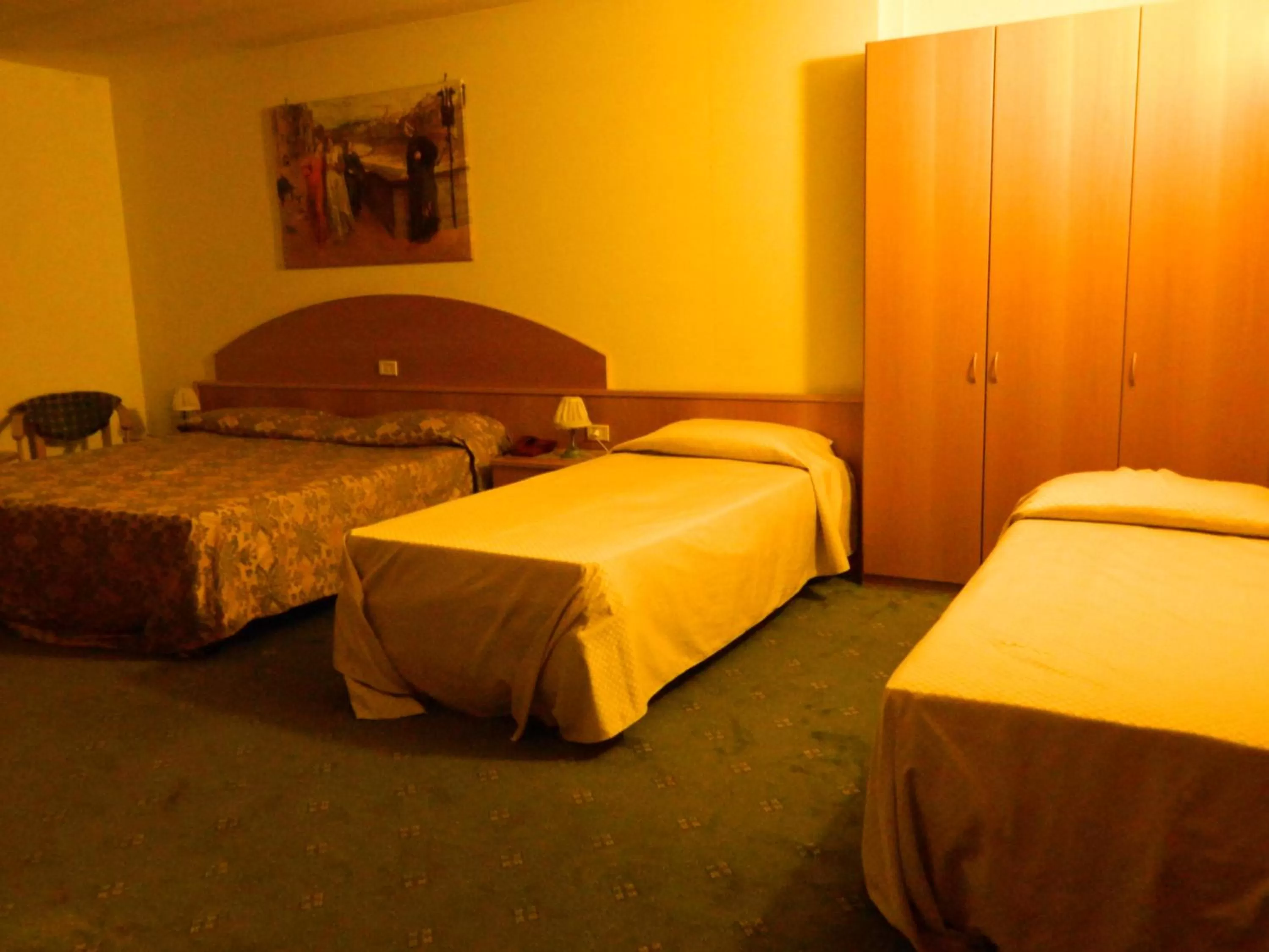 Photo of the whole room in Ascot Lodging