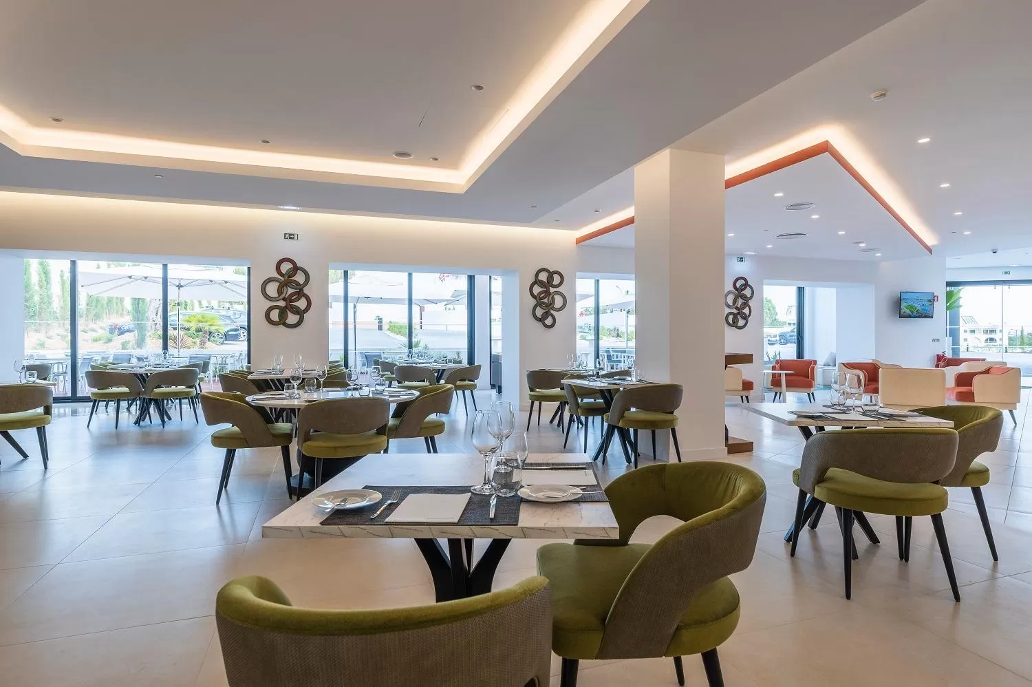 Restaurant/places to eat in Regency Salgados Hotel & Spa