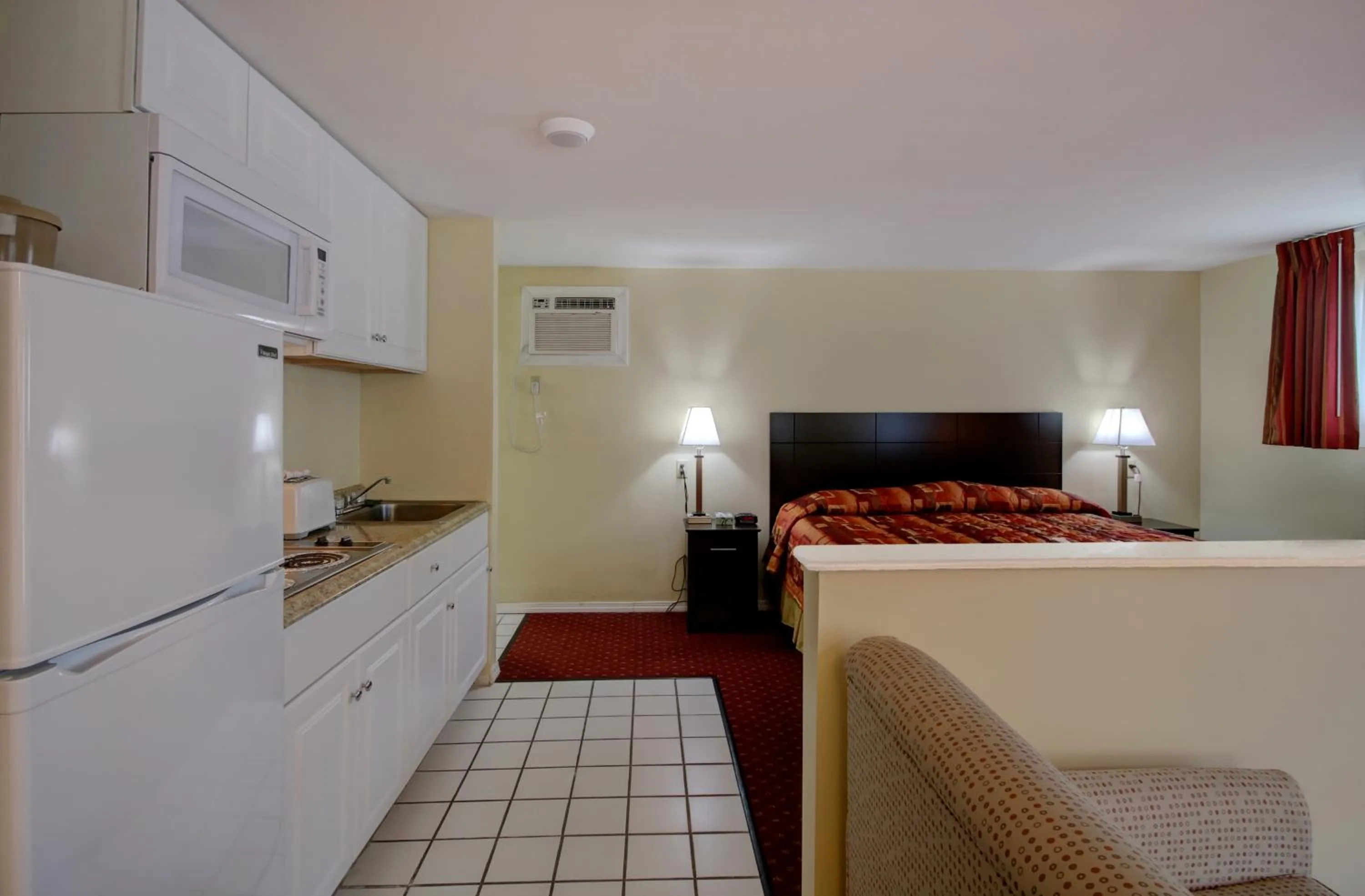 Kitchen or kitchenette, Bed in Ogunquit Tides