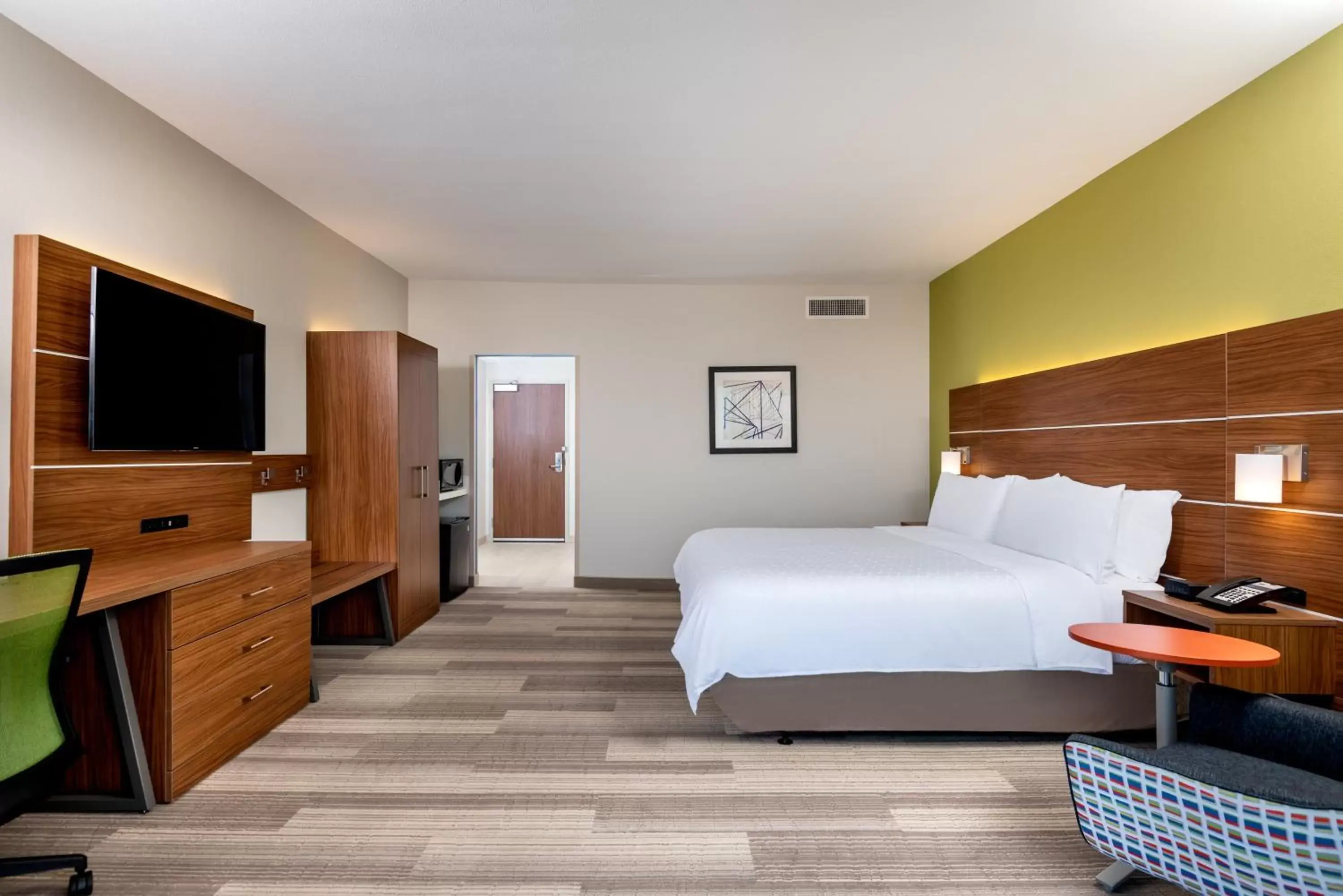 One Bedroom Suite with Queen Bed and Hearing Accessible Roll In Shower - Non-Smoking in Holiday Inn Express & Suites Santa Ana - Orange County by IHG One Bedroom Suite with Queen Bed and Hearing Accessible Roll In Shower - Non-Smoking in Holiday Inn Express & Suites Santa Ana - Orange County by IHG