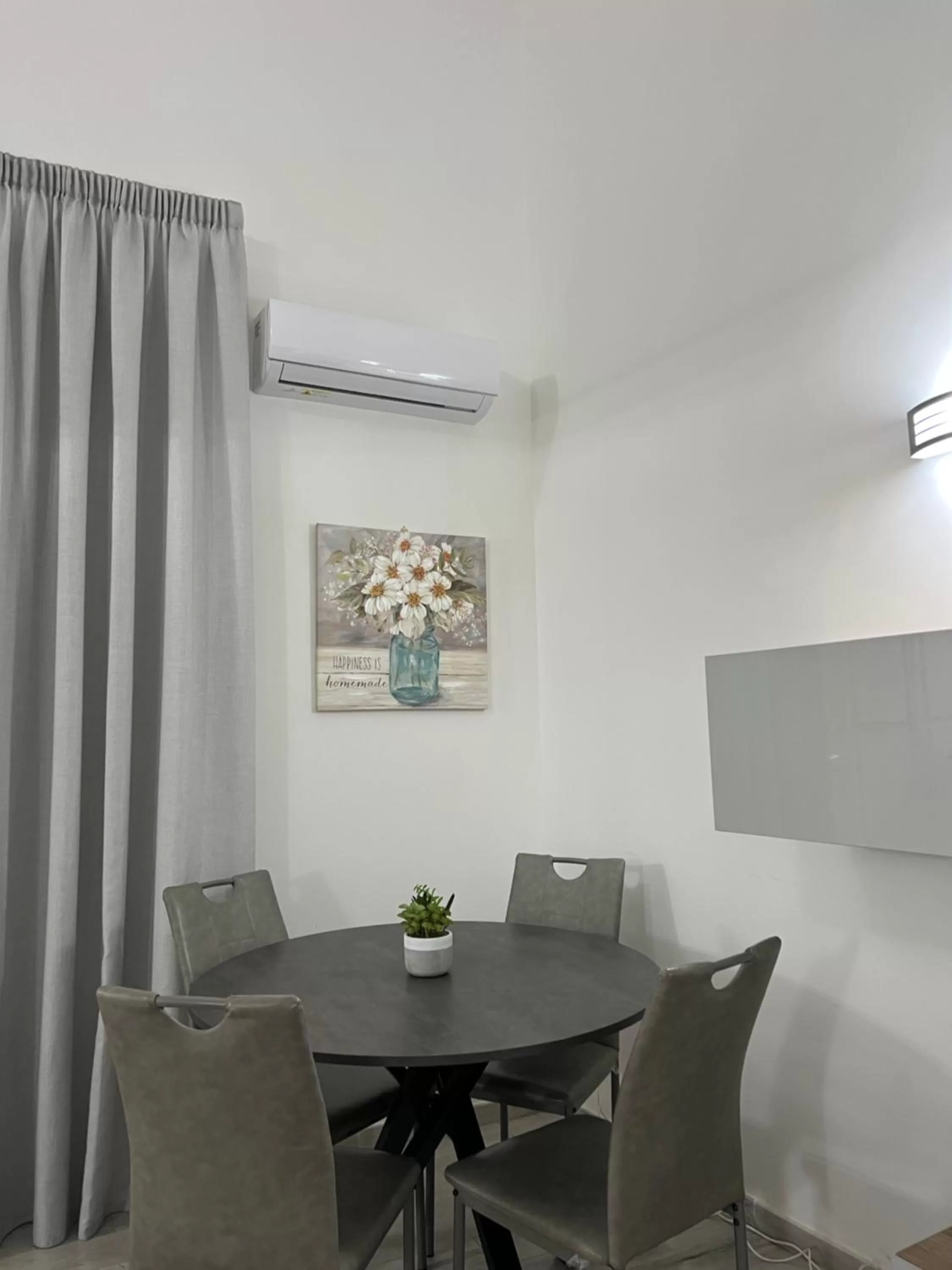 Dining Area in La casa di Lucio