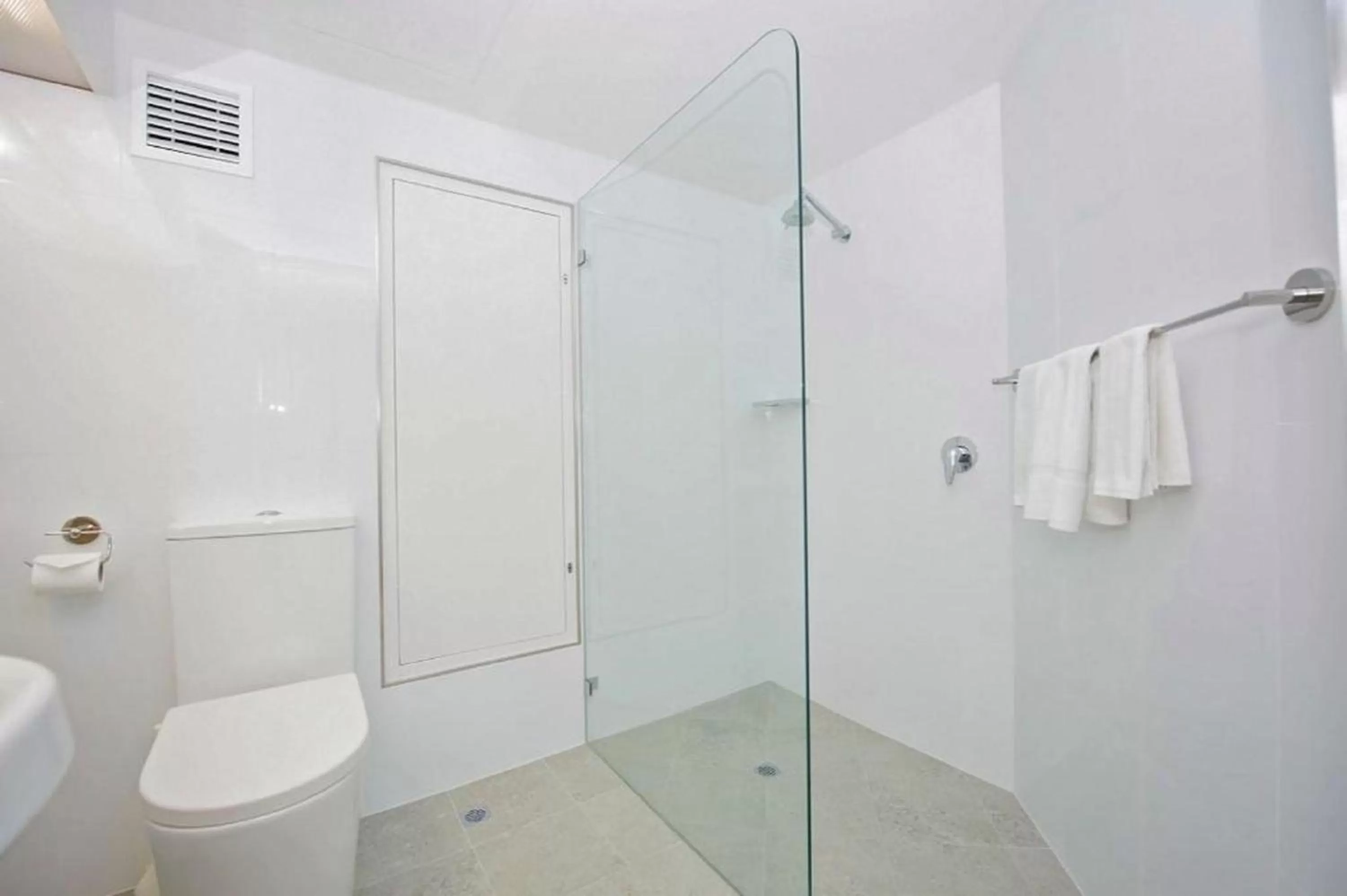 Shower in The Lord Forrest Hotel