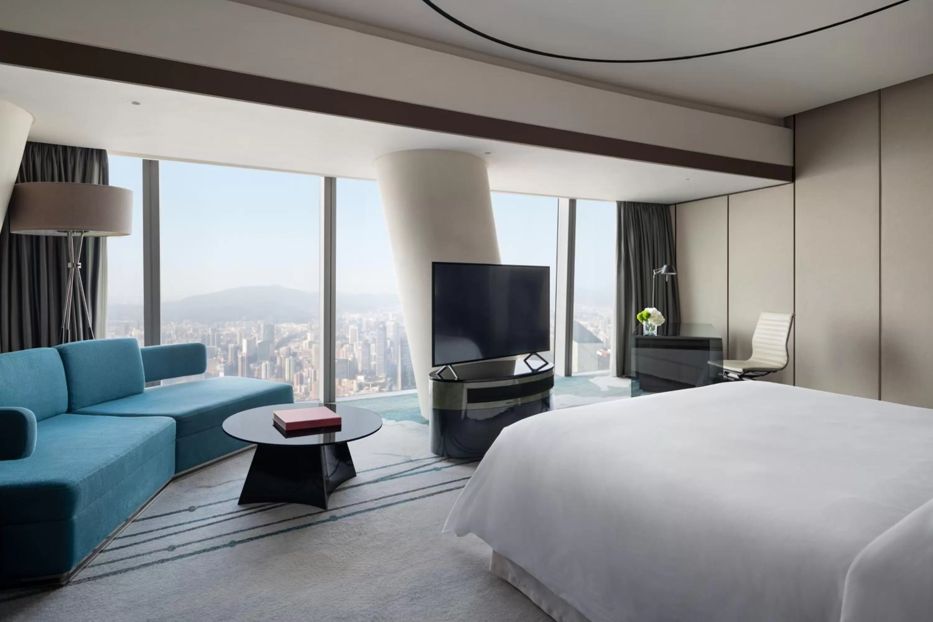 TV and multimedia, Bed in Four Seasons Hotel Guangzhou