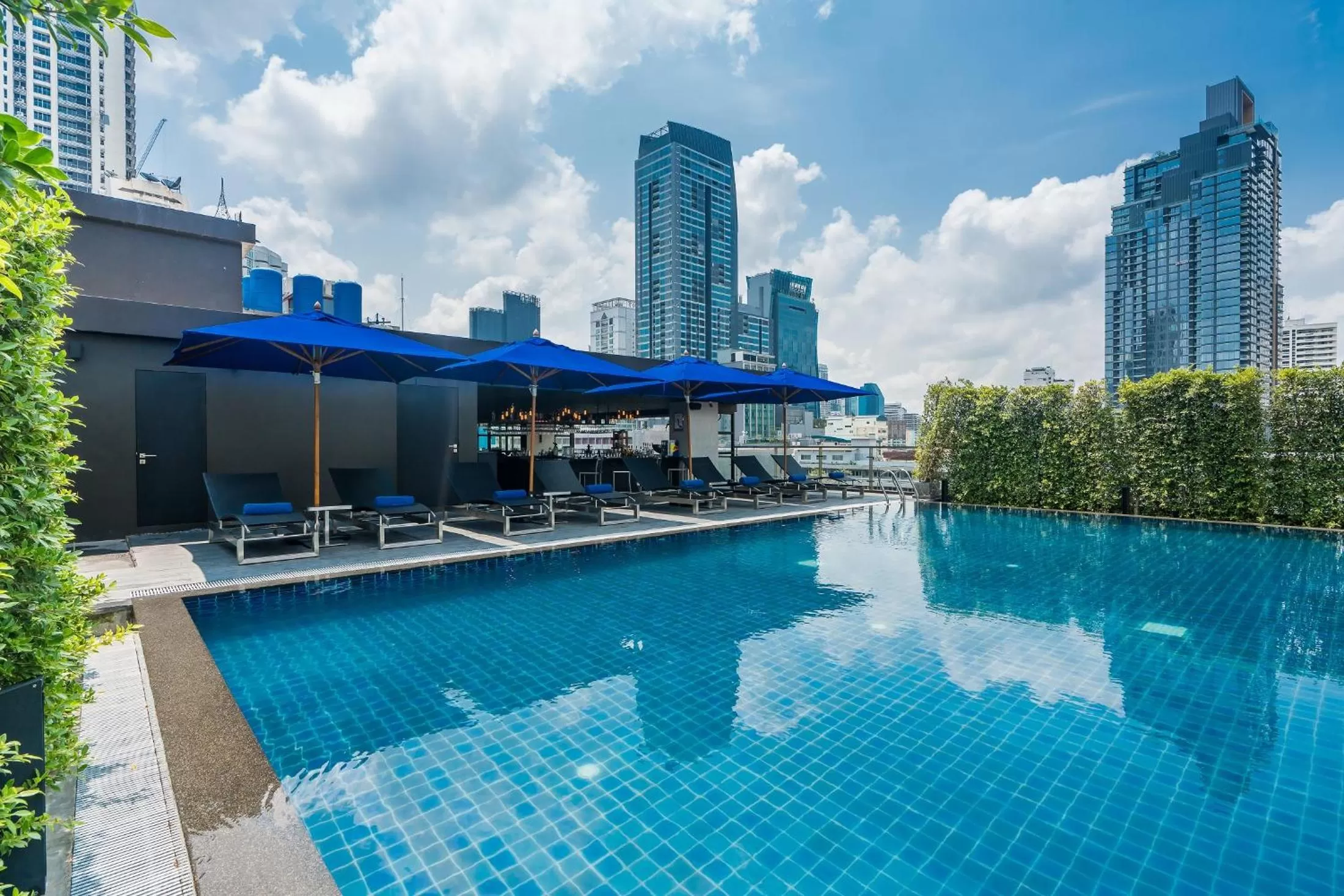 Swimming pool in The Key Premier Hotel Sukhumvit Bangkok