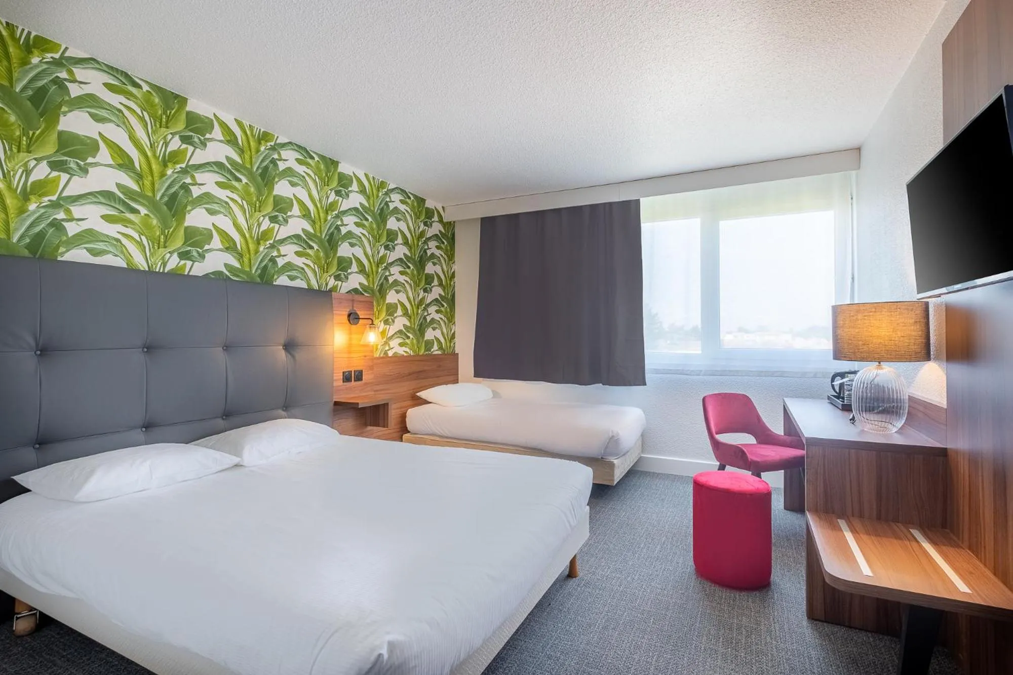 Photo of the whole room, Bed in Hôtel Akena Poitiers Nord Futuroscope