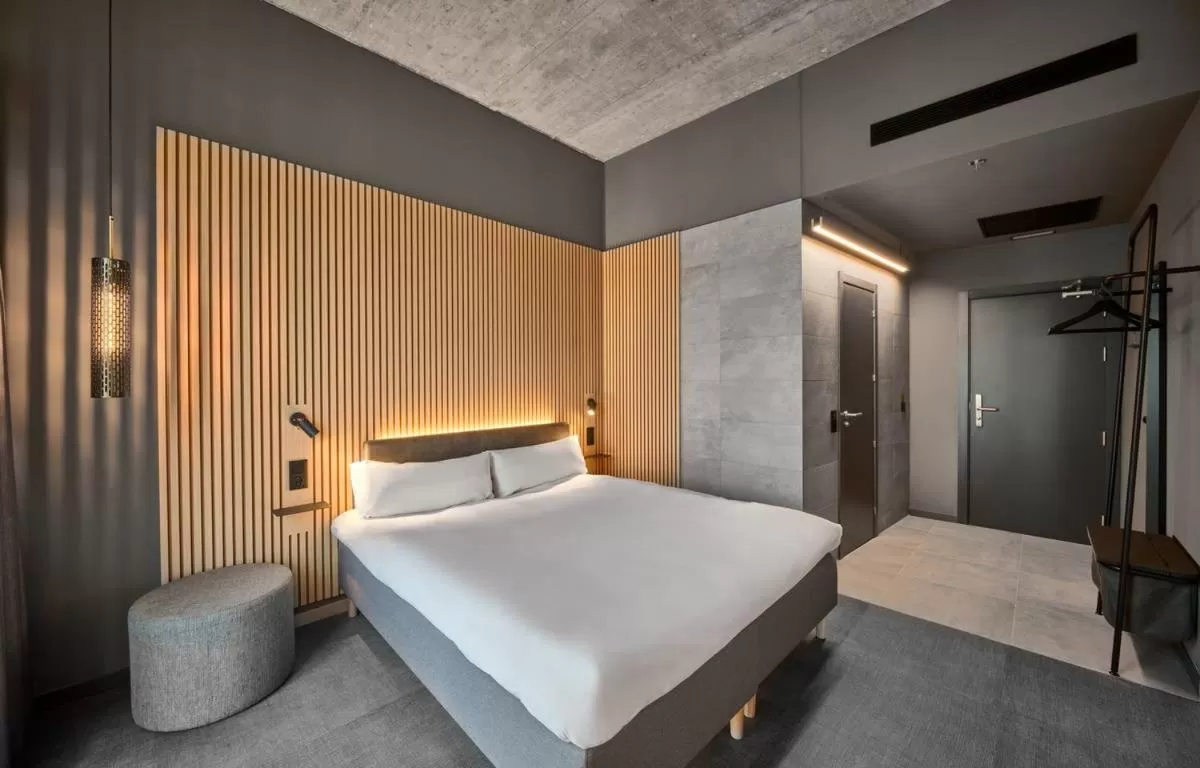 Photo of the whole room, Bed in Zleep Madrid Airport