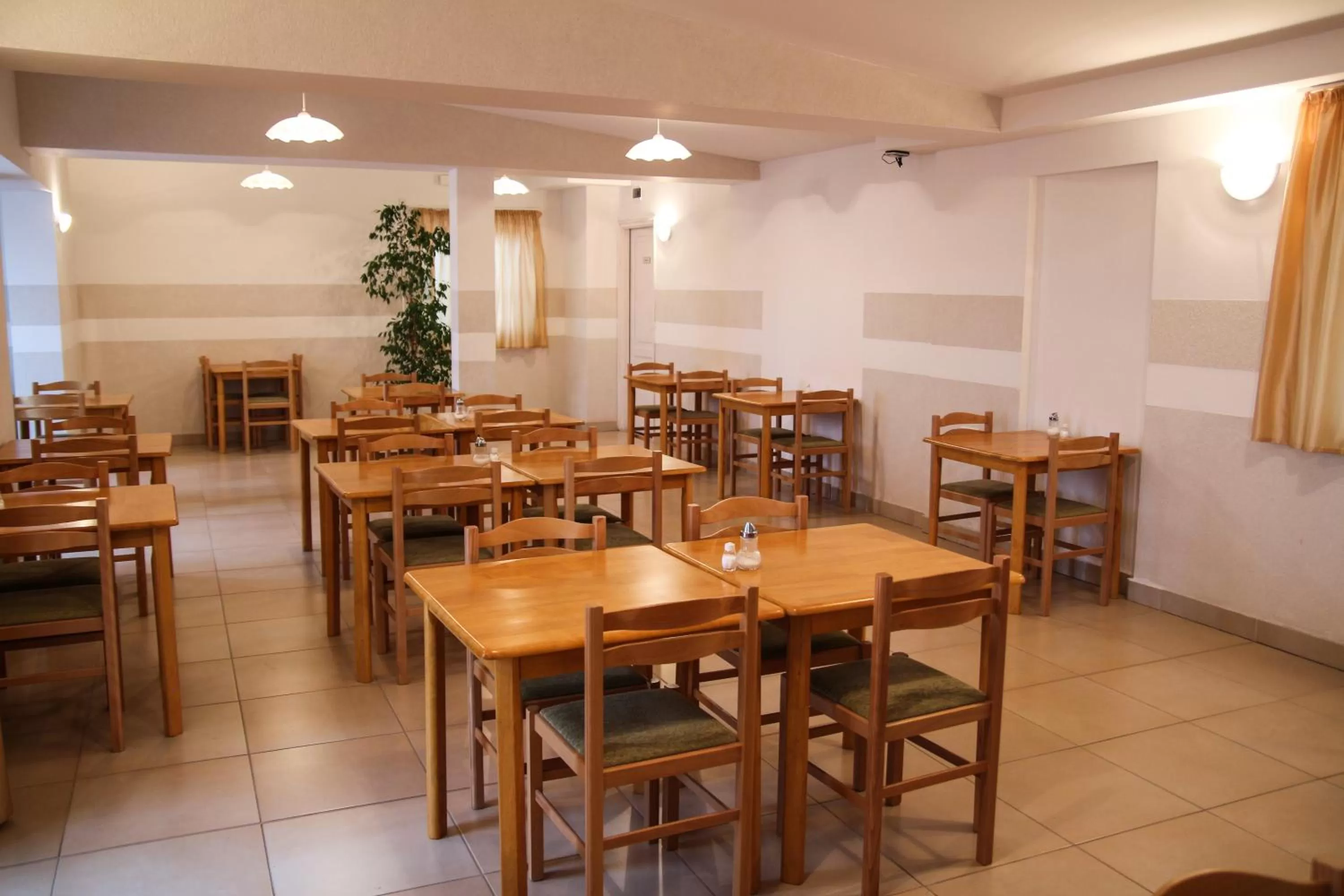 Restaurant/places to eat in Silver Hotel Budapest City Center