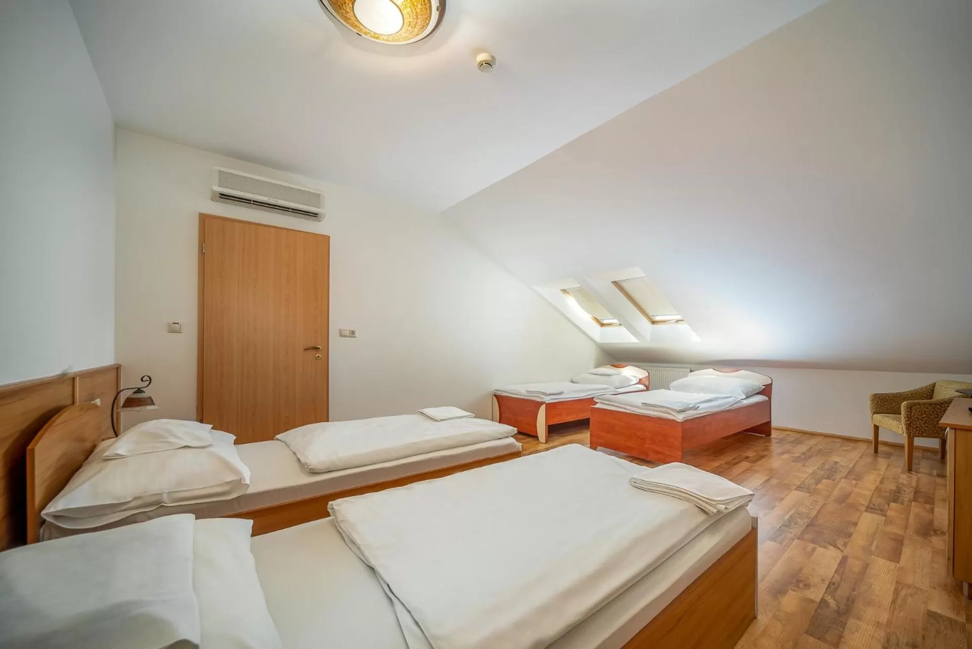 Photo of the whole room, Bed in Nefelejcs Hotel