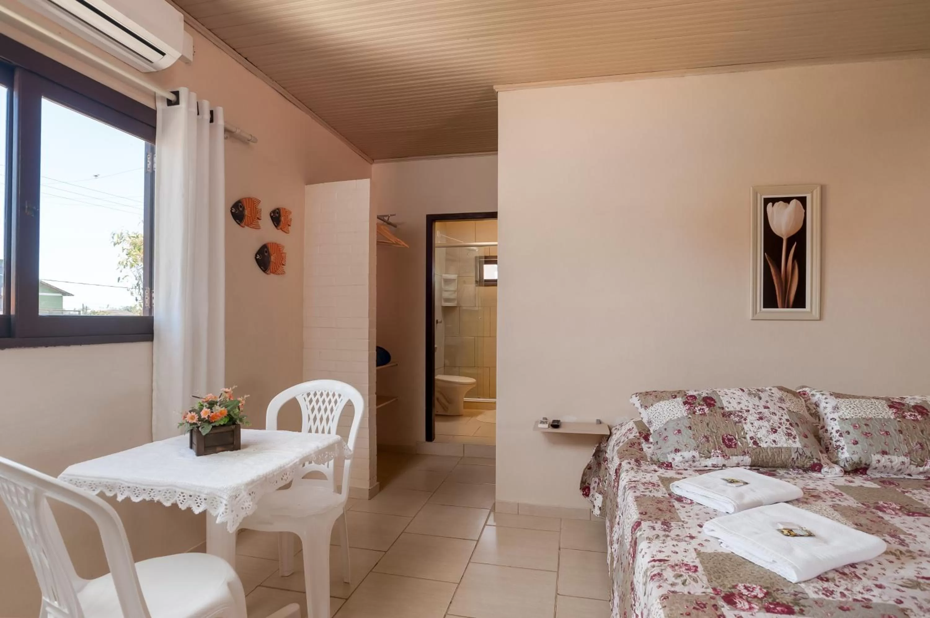 Photo of the whole room, Bed in Pousada Itapeva