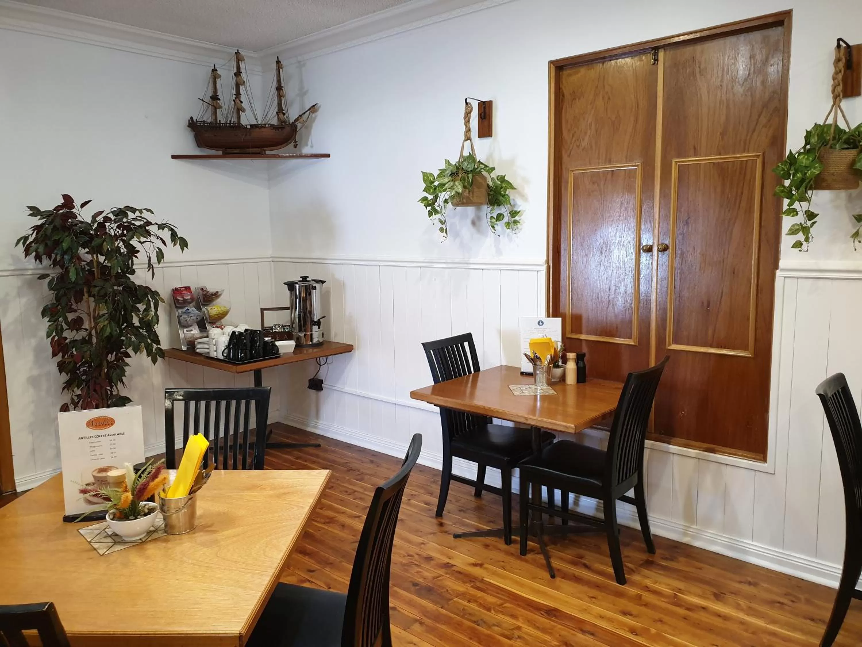 Restaurant/places to eat in Best Western Endeavour Motel