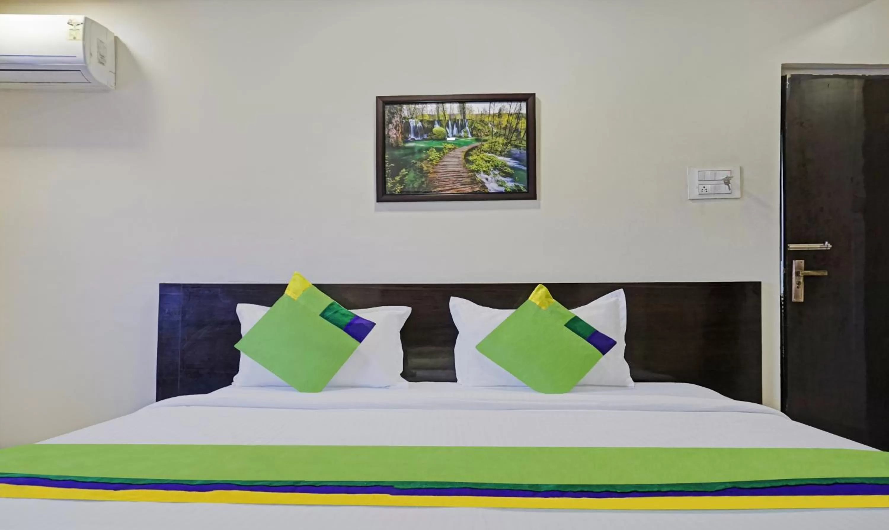 Bed in Treebo Trend Chetan Executive Hadapsar Phursungi