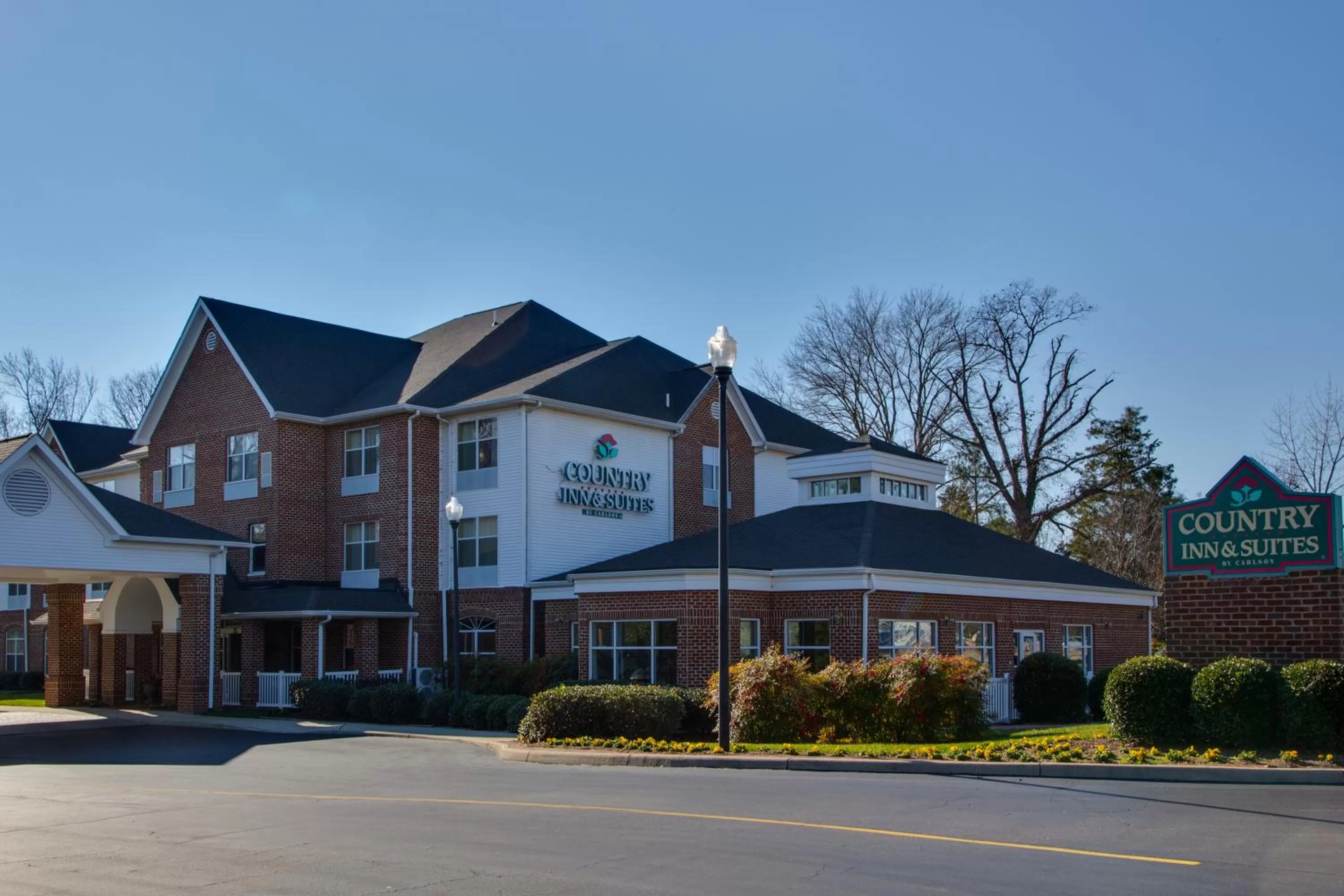Facade/entrance in Country Inn & Suites by Radisson, Williamsburg Historic Area, VA