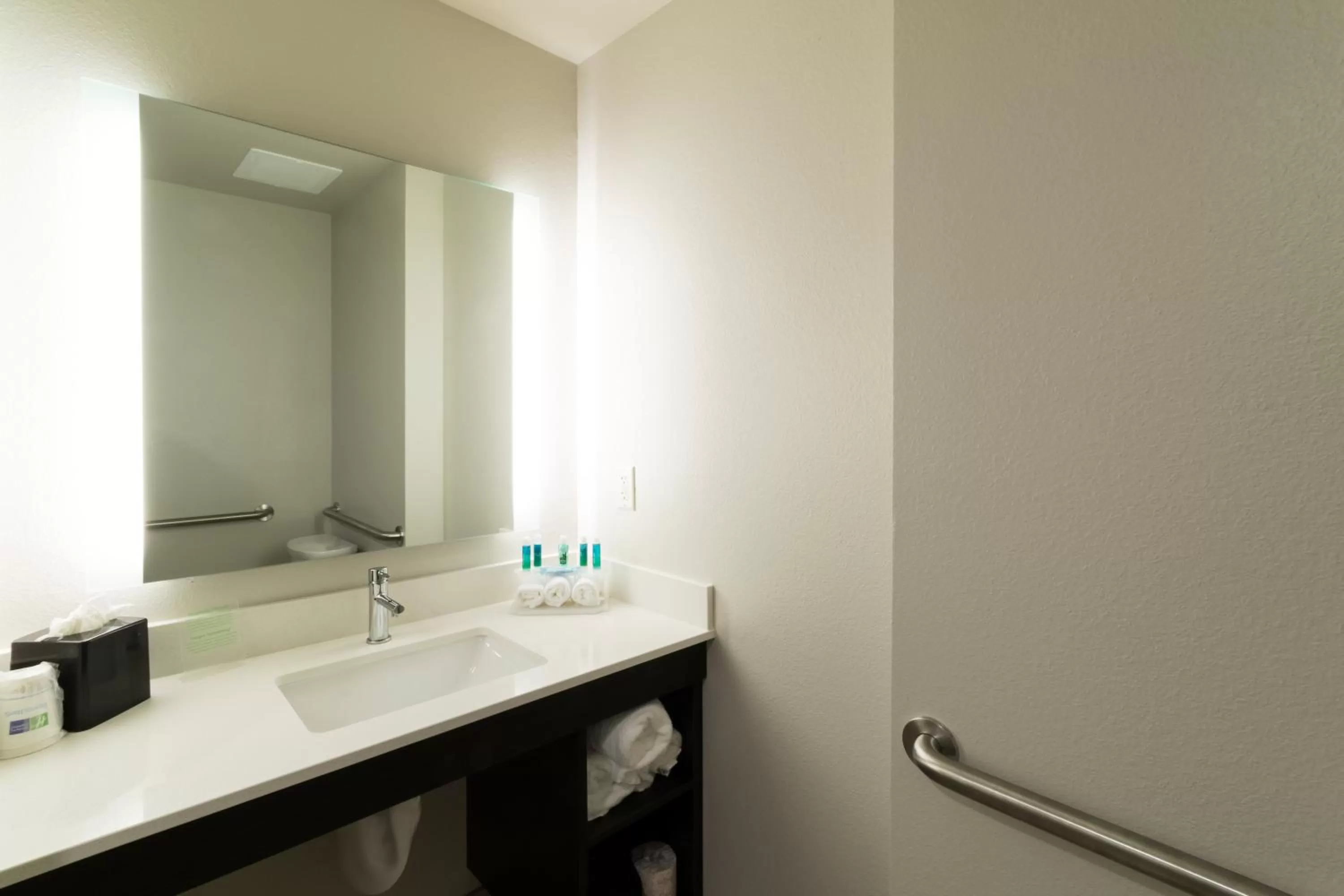 Queen Room with Two Queen Beds - Disability Access Hearing Accessible in Holiday Inn Express & Suites Lincoln I - 80, an IHG Hotel