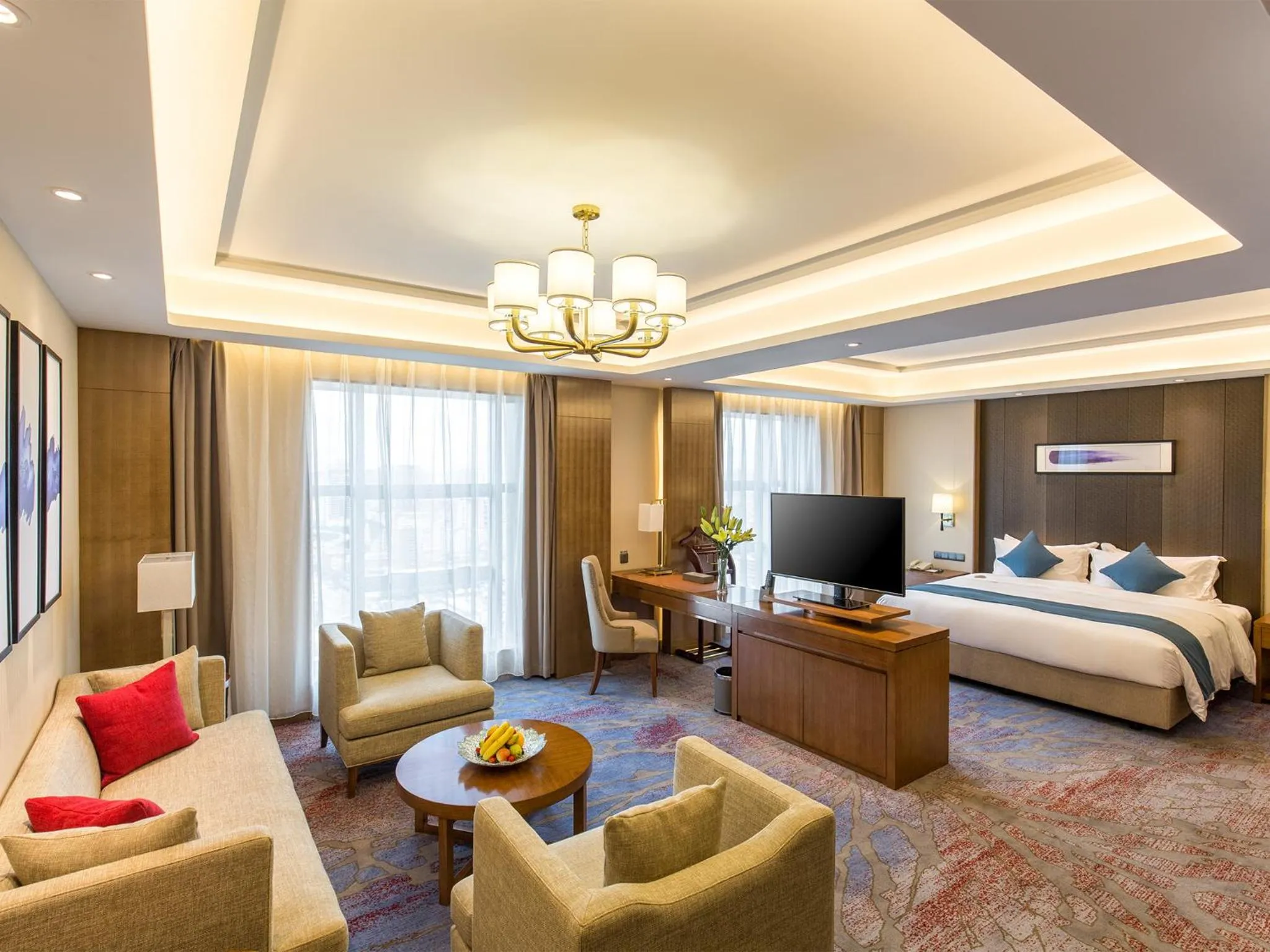 Photo of the whole room, Bed in Wan Yue Grand Skylight Hotel