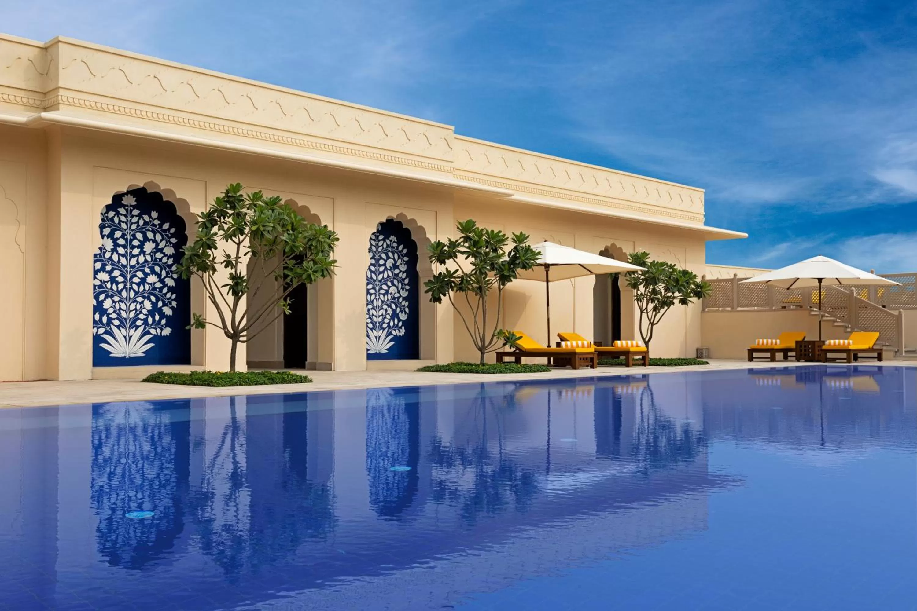 Swimming pool in The Oberoi Sukhvilas Spa Resort, New Chandigarh