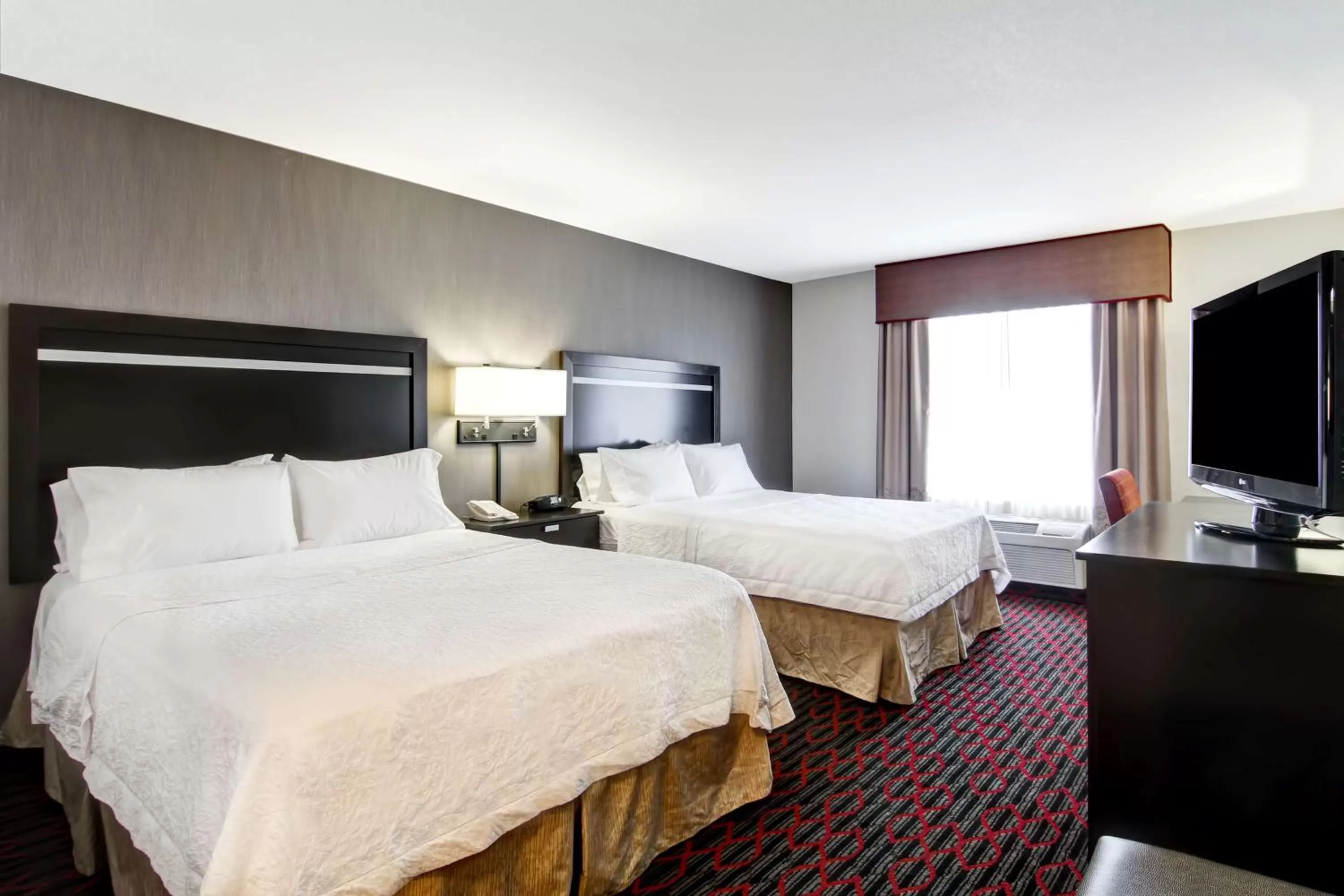 Bed in Hampton Inn & Suites Red Deer