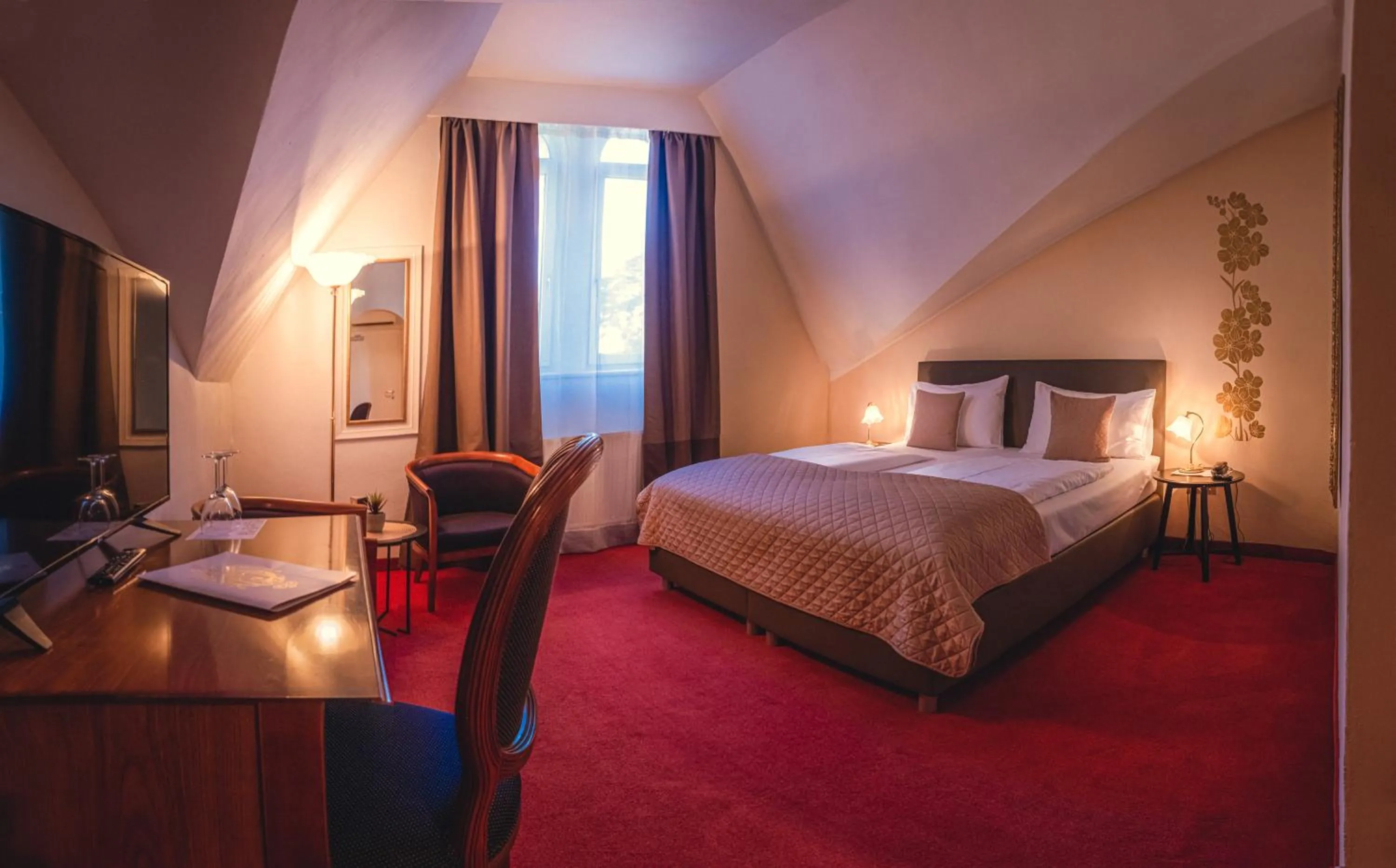 Photo of the whole room, Bed in Grand Hotel Bellevue - adults only