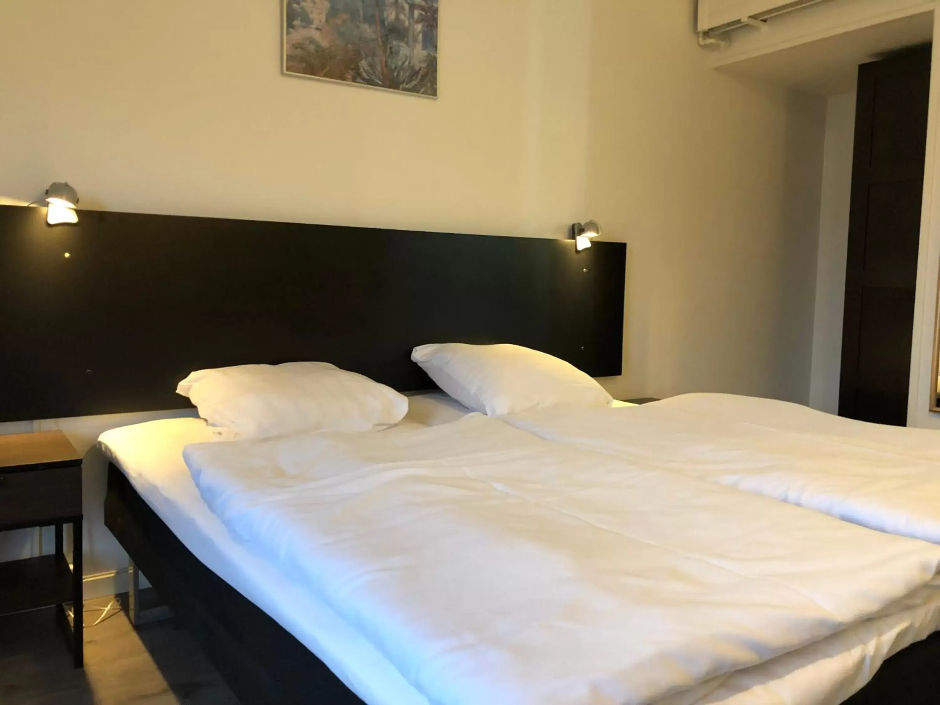 Deluxe Double or Twin Room with Balcony in Hotel Aulum Kro Deluxe Double or Twin Room with Balcony in Hotel Aulum Kro