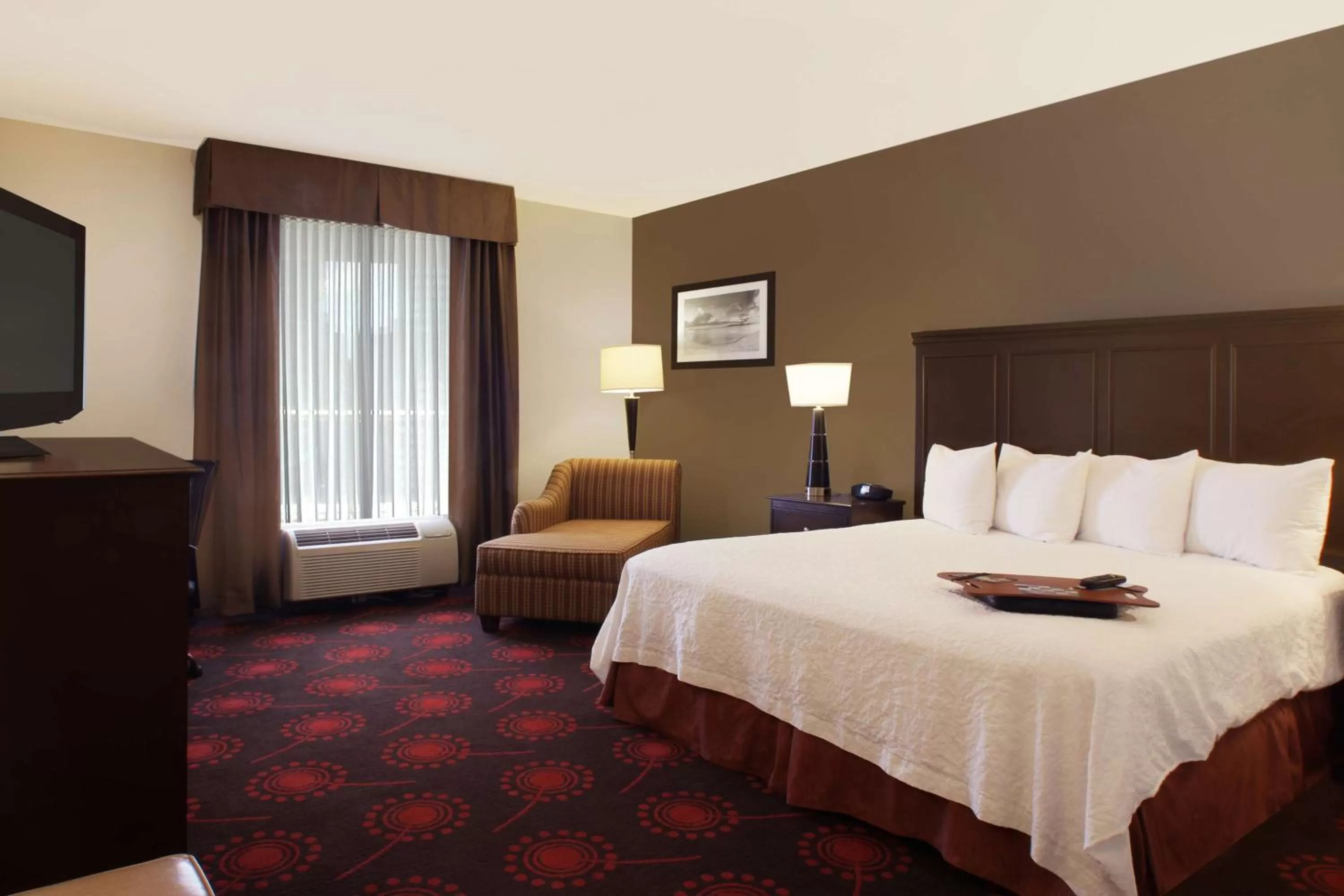 Bed in Hampton Inn & Suites Port St. Lucie