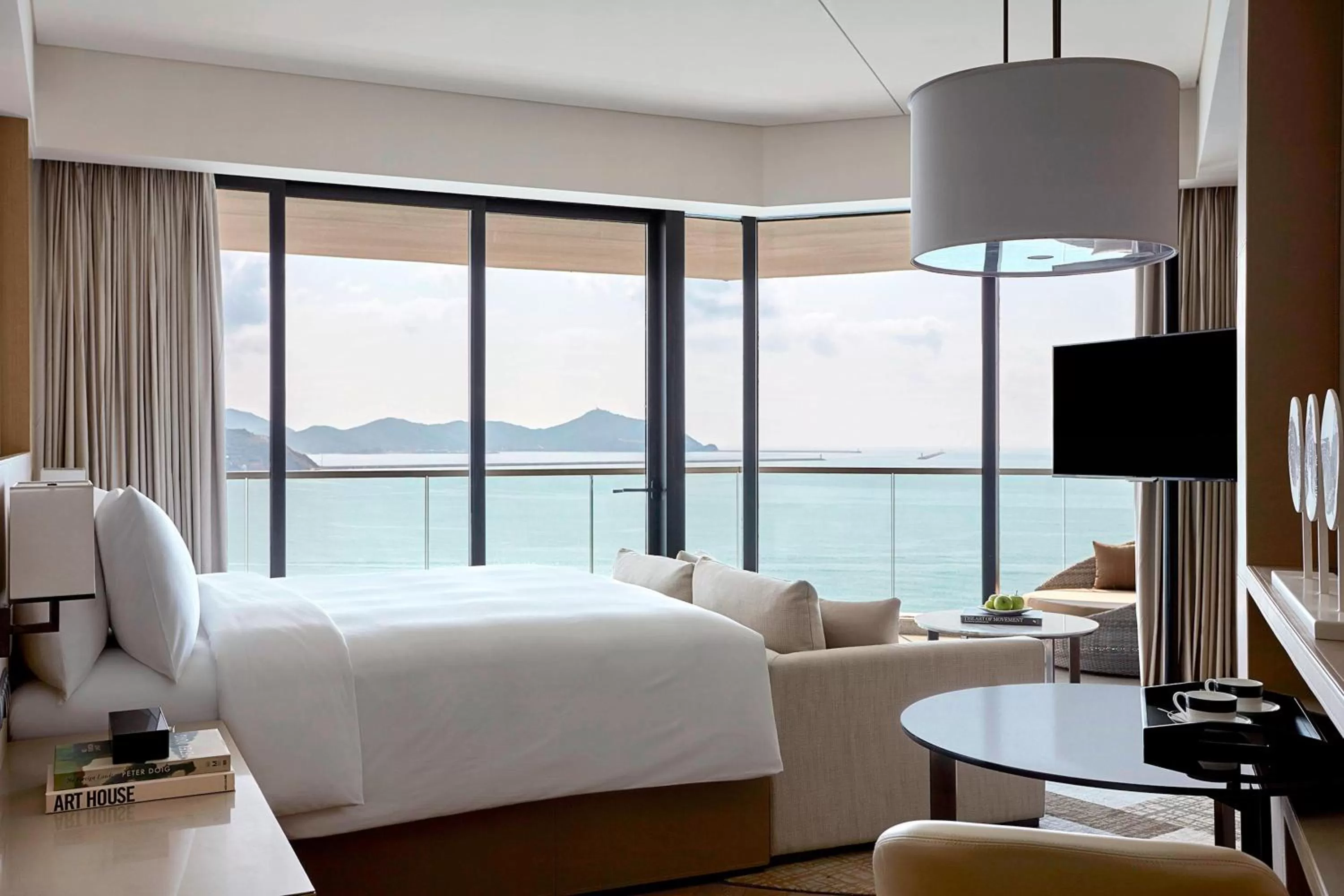 Photo of the whole room, Bed in The Shanhaitian Resort Sanya, Autograph Collection