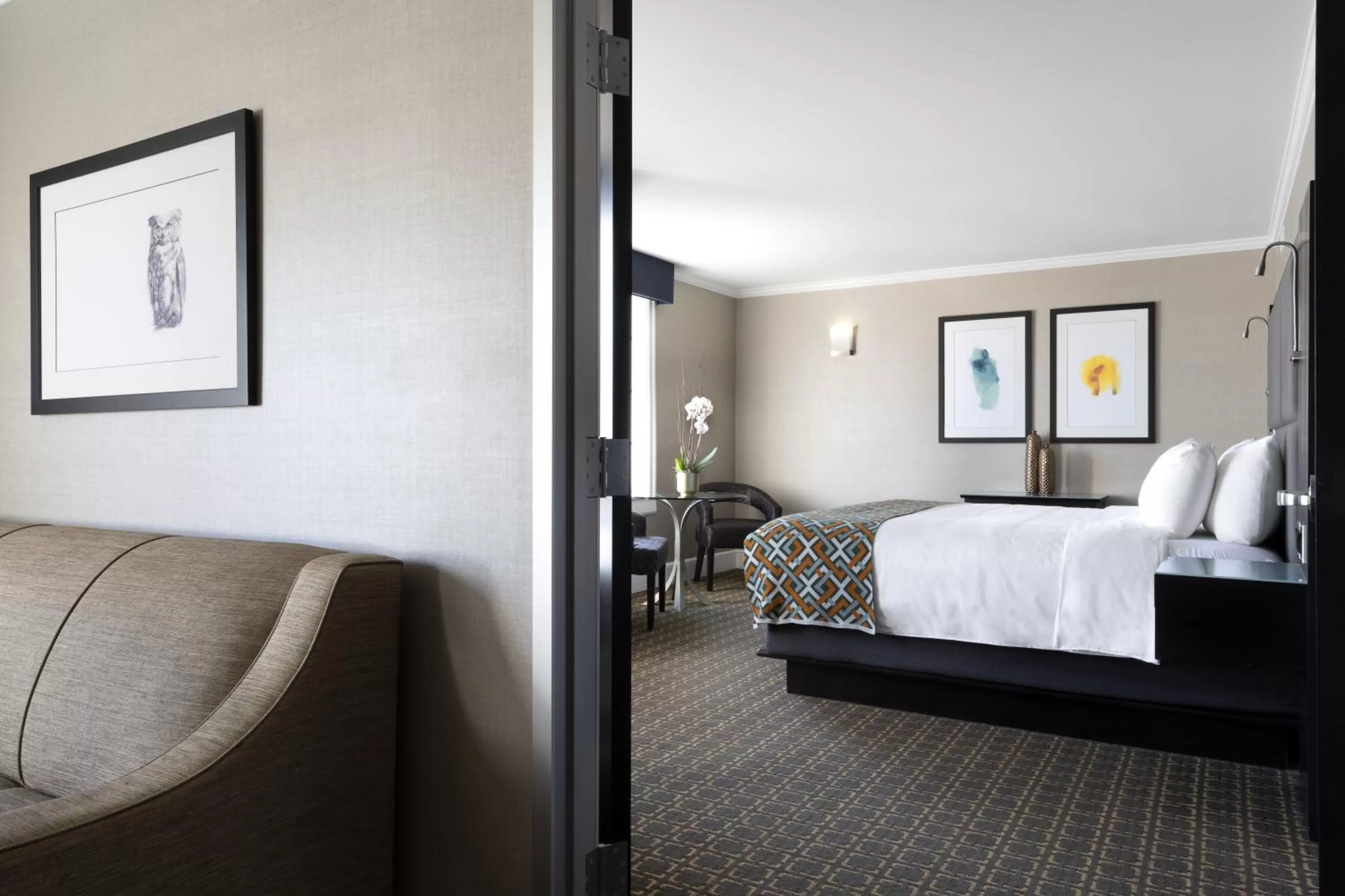 Photo of the whole room, Bed in voco The Tiger Hotel, Columbia, MO by IHG