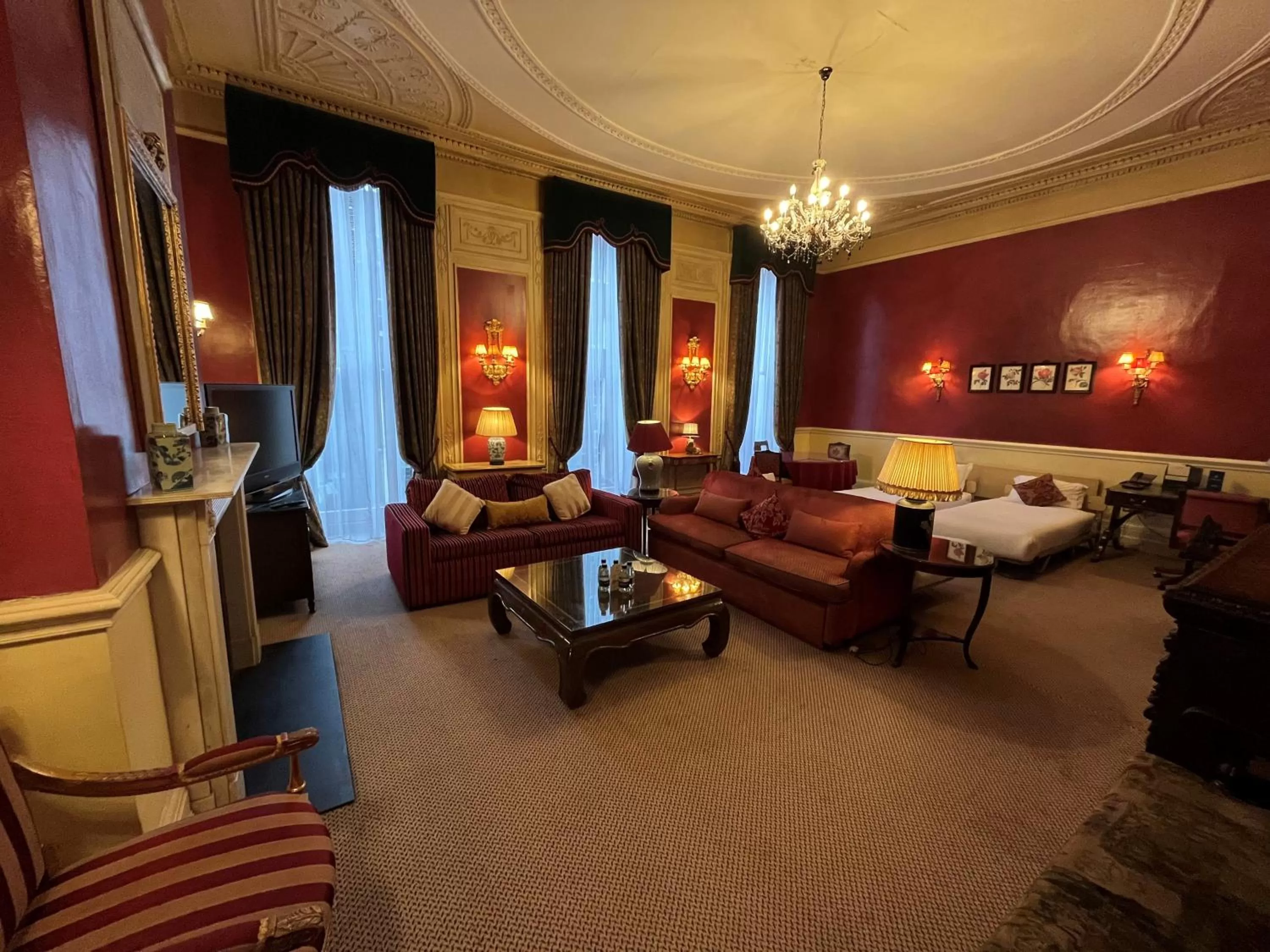 Living room in The Leonard Hotel