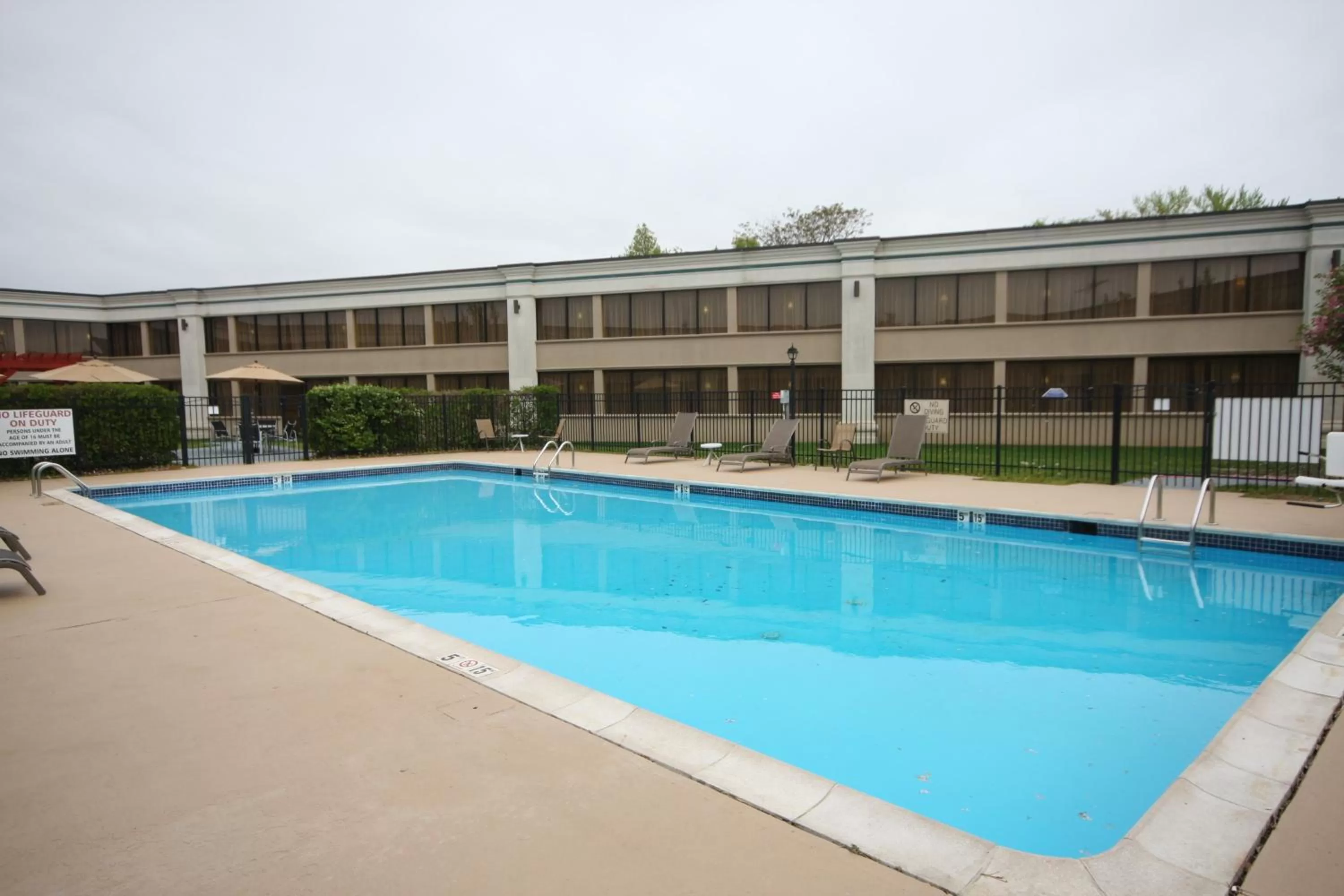 Swimming pool in Holiday Inn Hazlet by IHG