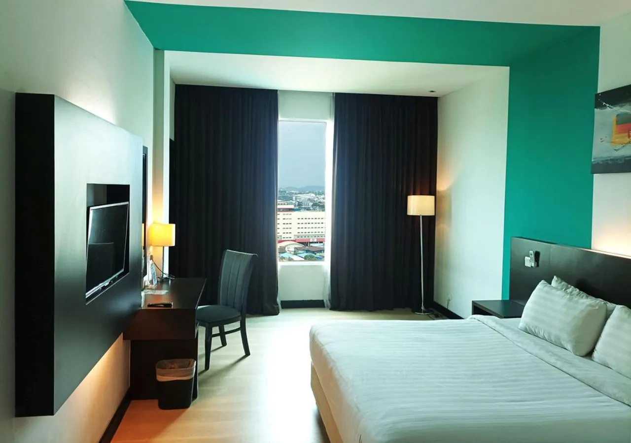 Bedroom, Bed in King's Hotel Nagoya Batam